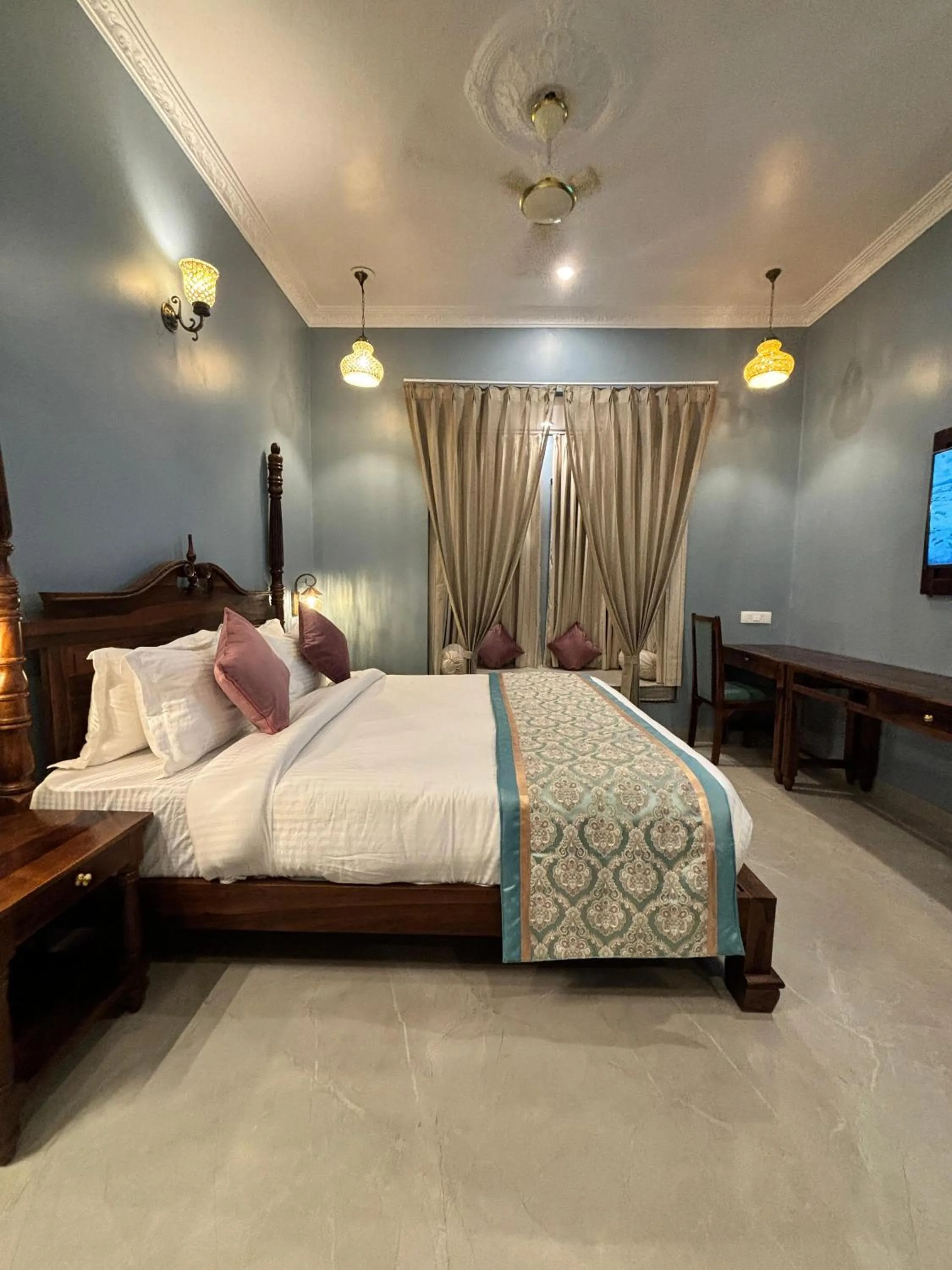 TV and multimedia, Bed in The Kumbha Mahal Resort