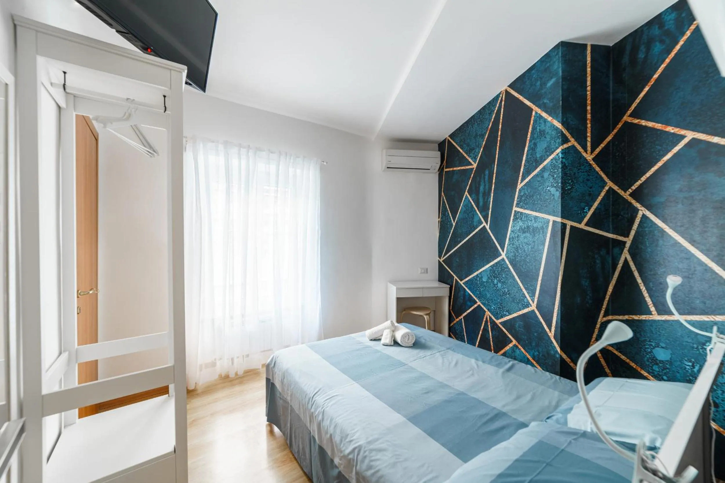 Photo of the whole room, Bed in B&BTRASTEVERE66