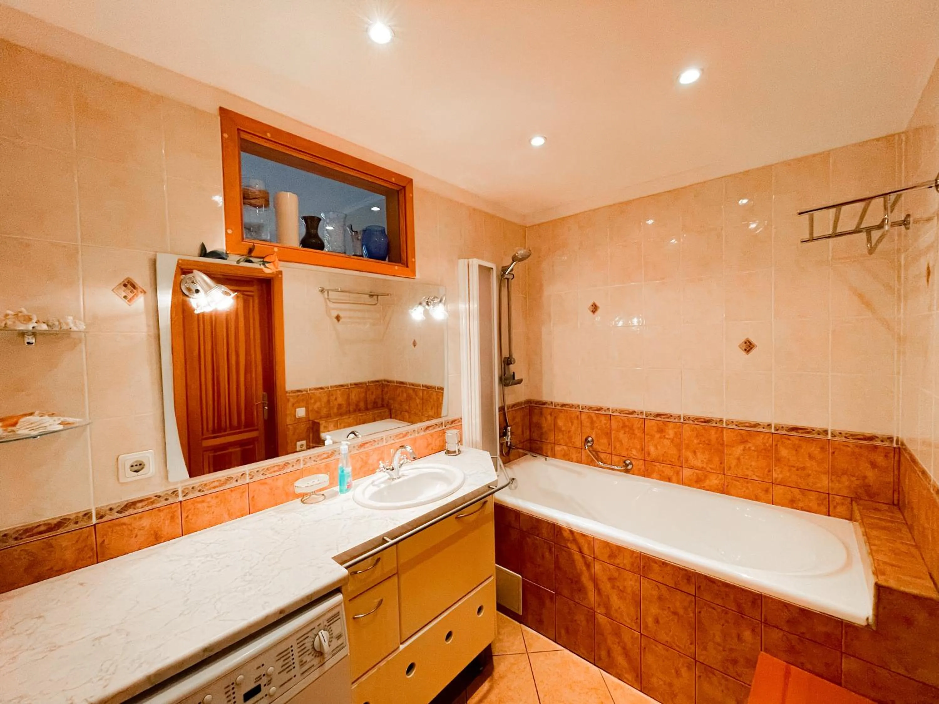 Shower in Terbatas Apartment
