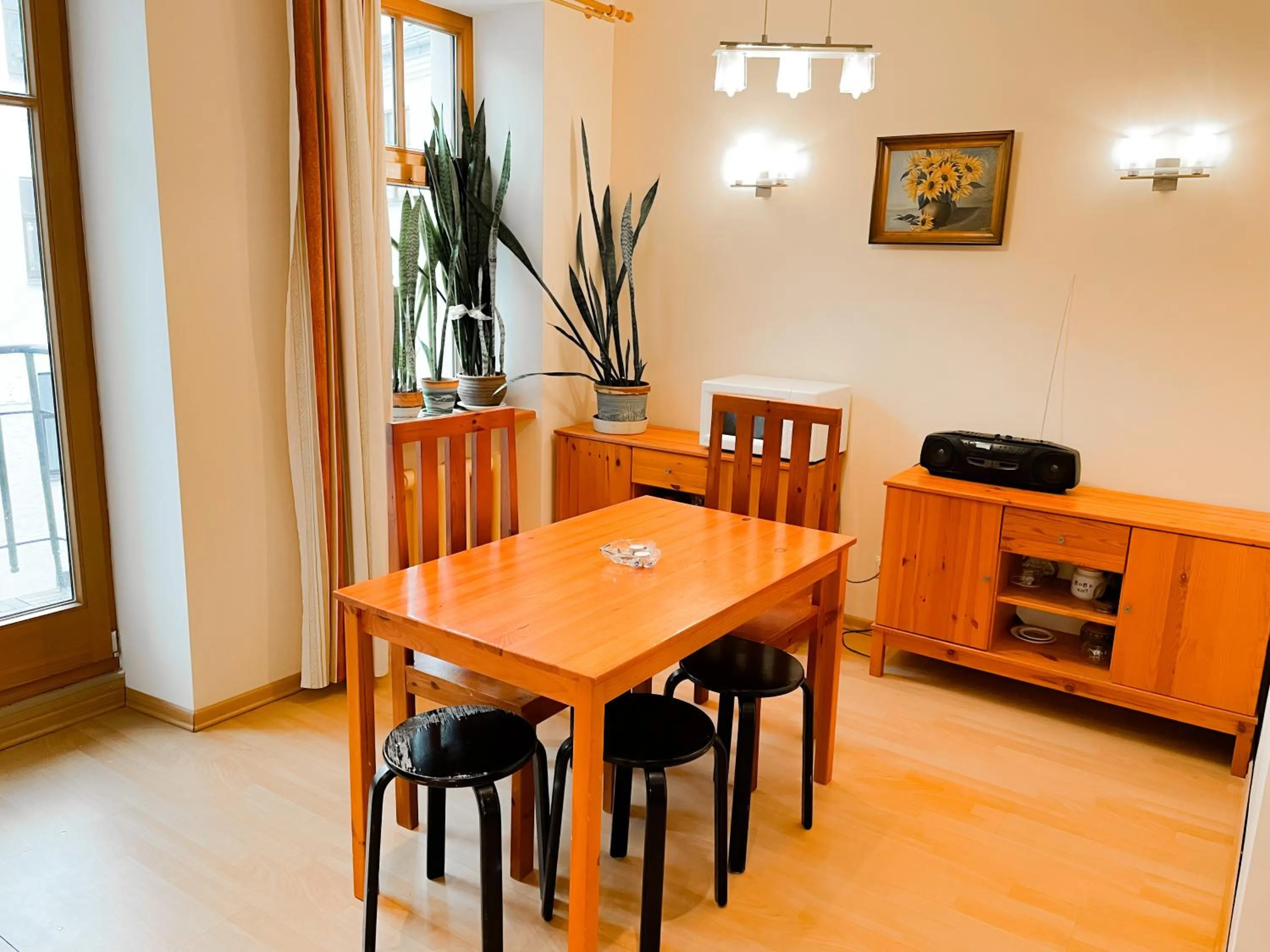 Dining area in Terbatas Apartment