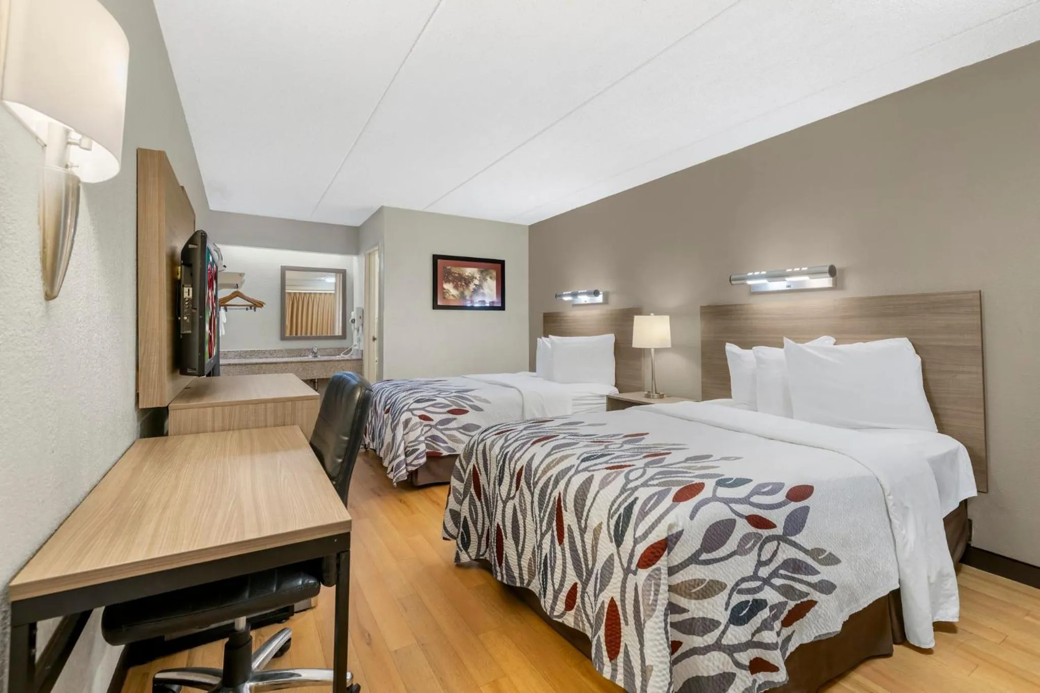 Photo of the whole room, Bed in Red Roof Inn Buffalo - Niagara Airport