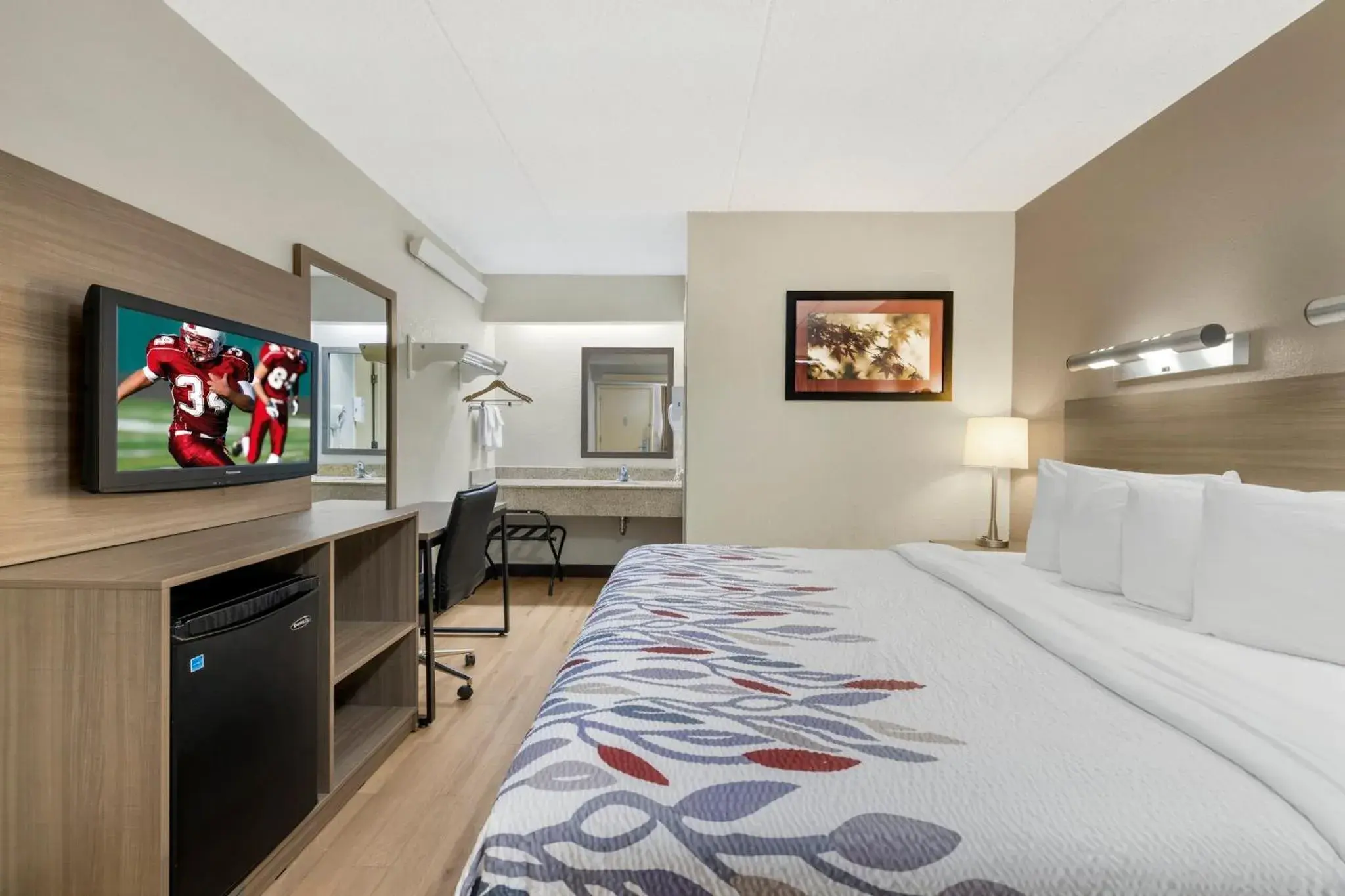 Photo of the whole room, Bed in Red Roof Inn Buffalo - Niagara Airport Photo of the whole room, Bed in Red Roof Inn Buffalo - Niagara Airport