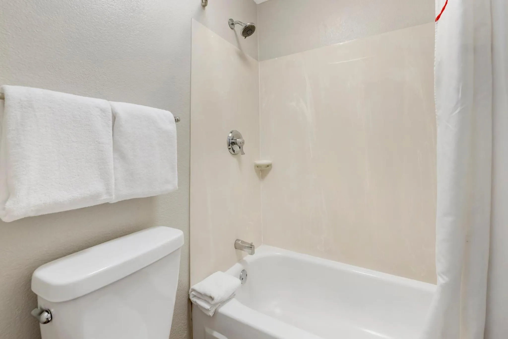 Bathroom in Red Roof Inn Buffalo - Niagara Airport