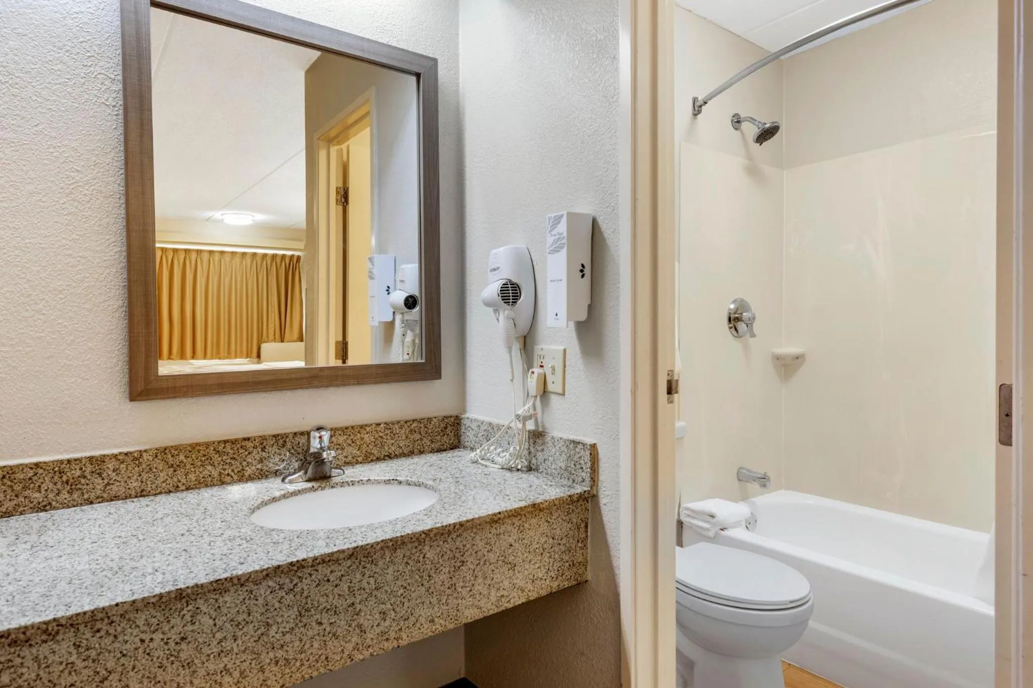 Bathroom in Red Roof Inn Buffalo - Niagara Airport