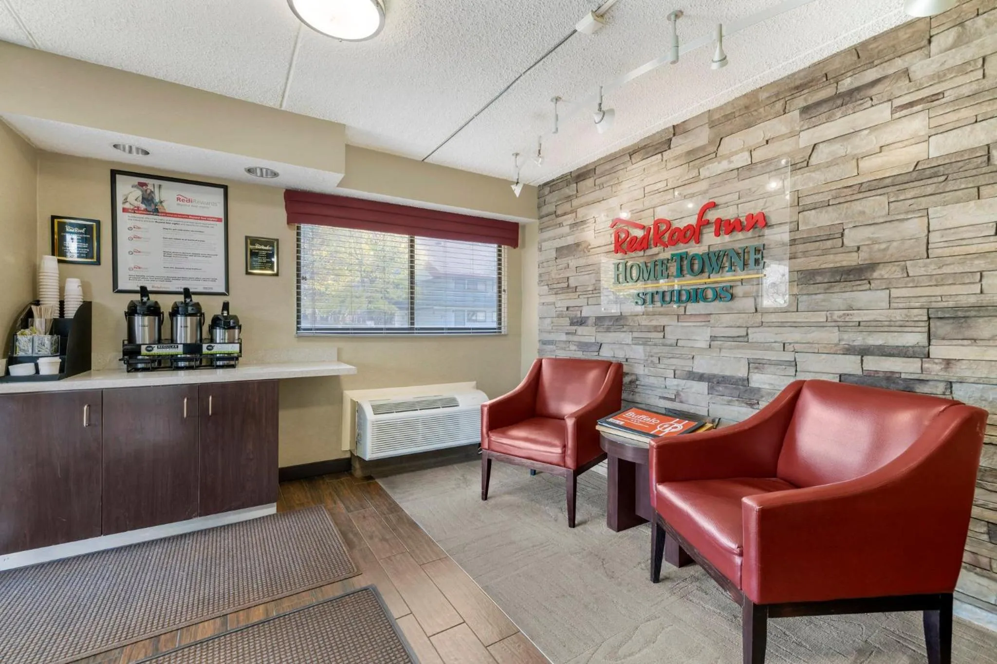 Lobby or reception in Red Roof Inn Buffalo - Niagara Airport