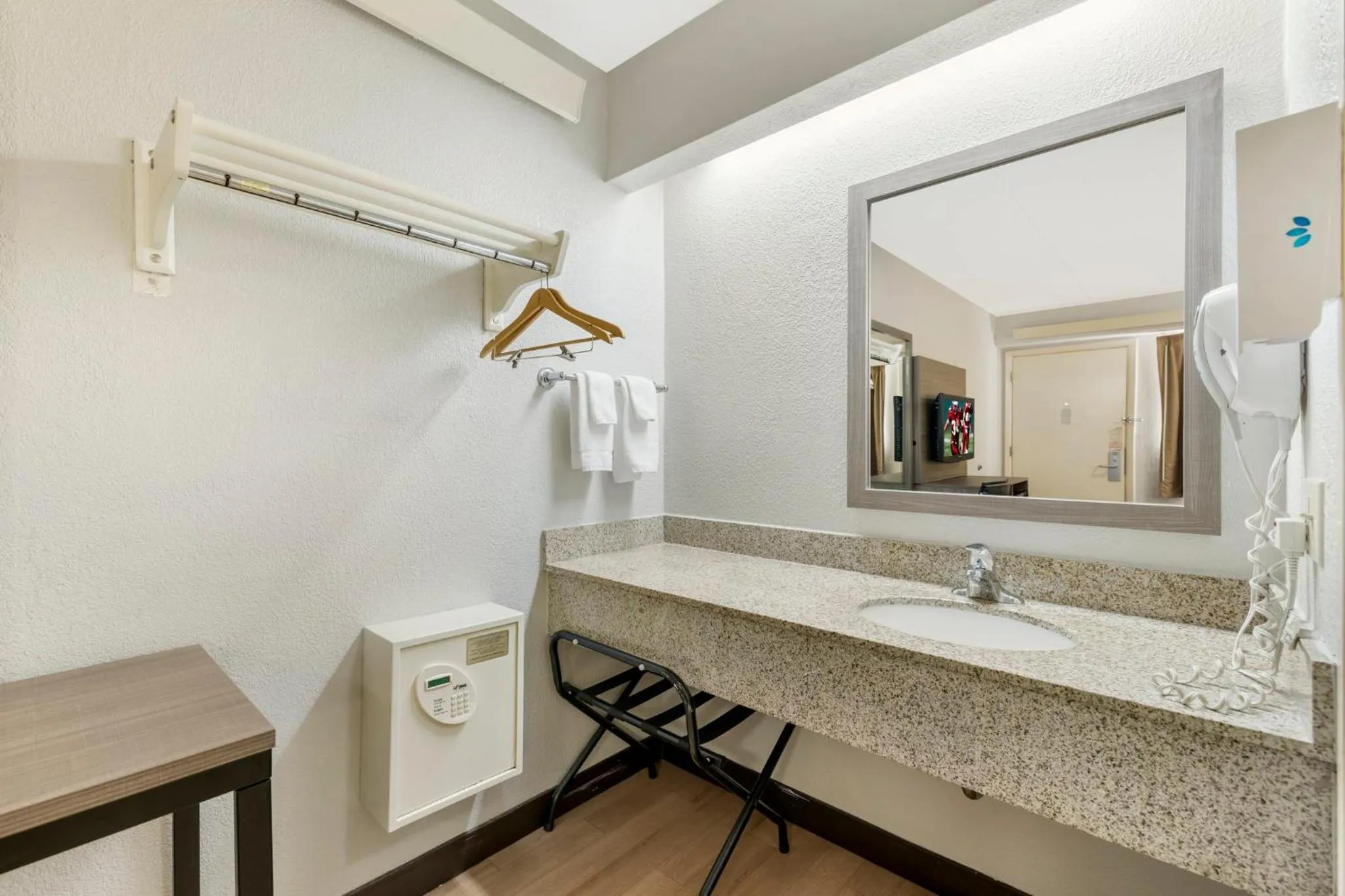 Bathroom in Red Roof Inn Buffalo - Niagara Airport