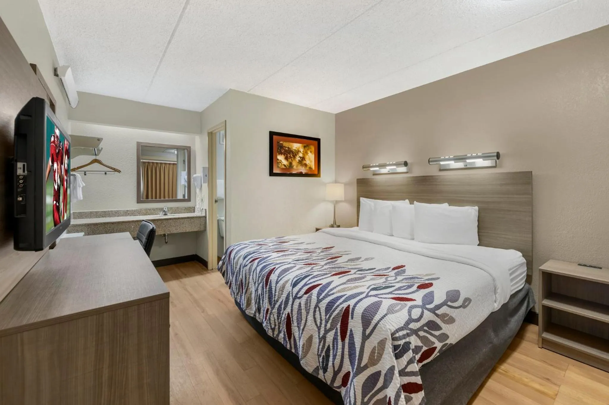 Photo of the whole room, Bed in Red Roof Inn Buffalo - Niagara Airport