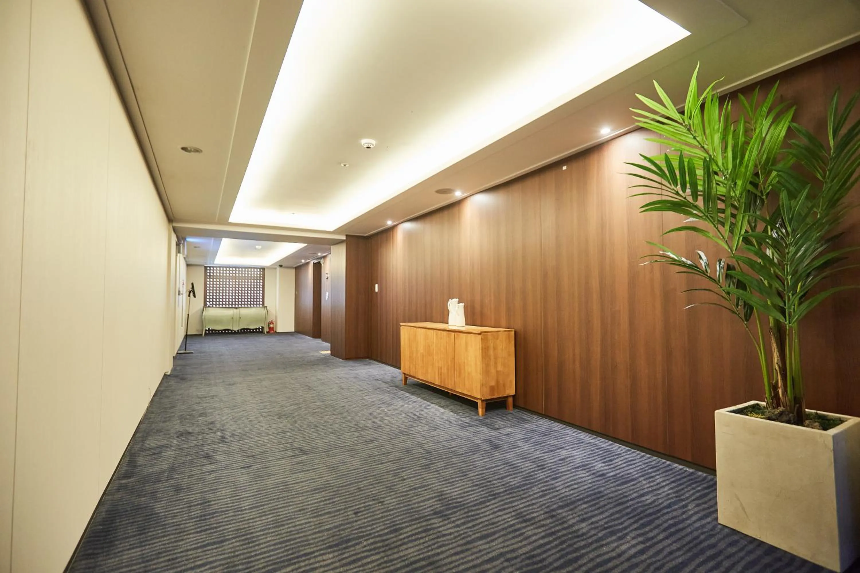 Area and facilities in Queen Vell Hotel