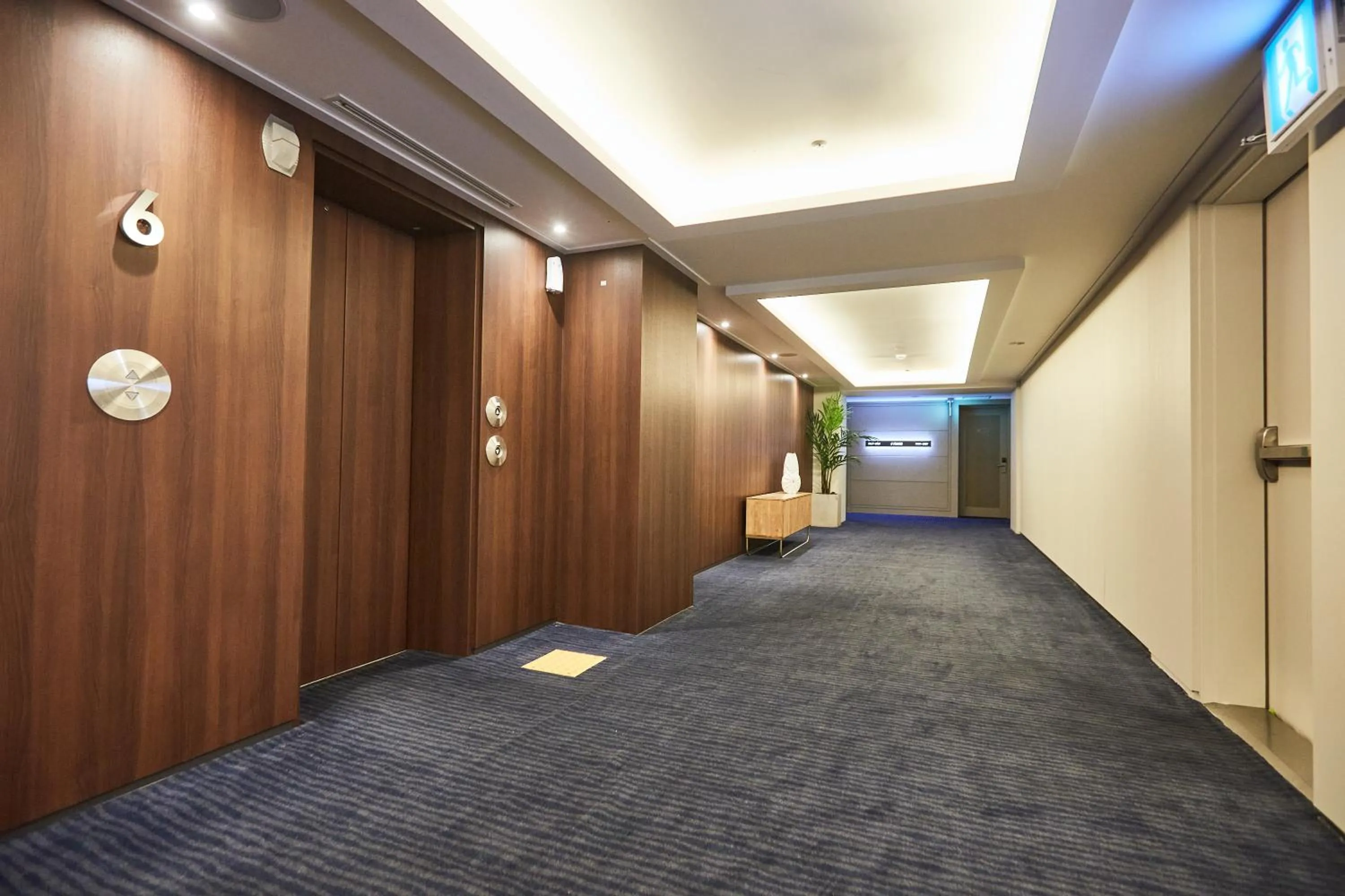 Area and facilities in Queen Vell Hotel