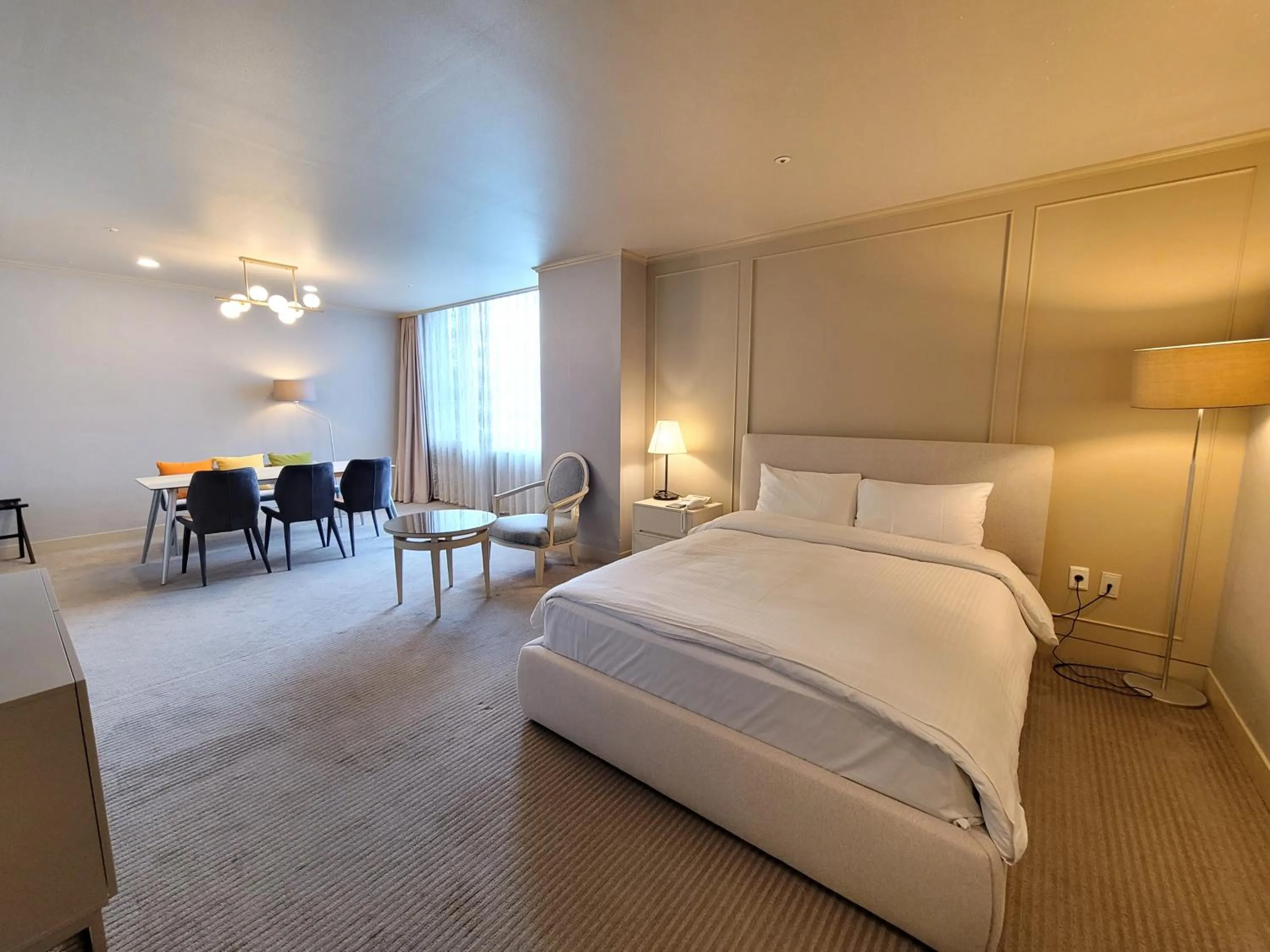 Bed in Queen Vell Hotel