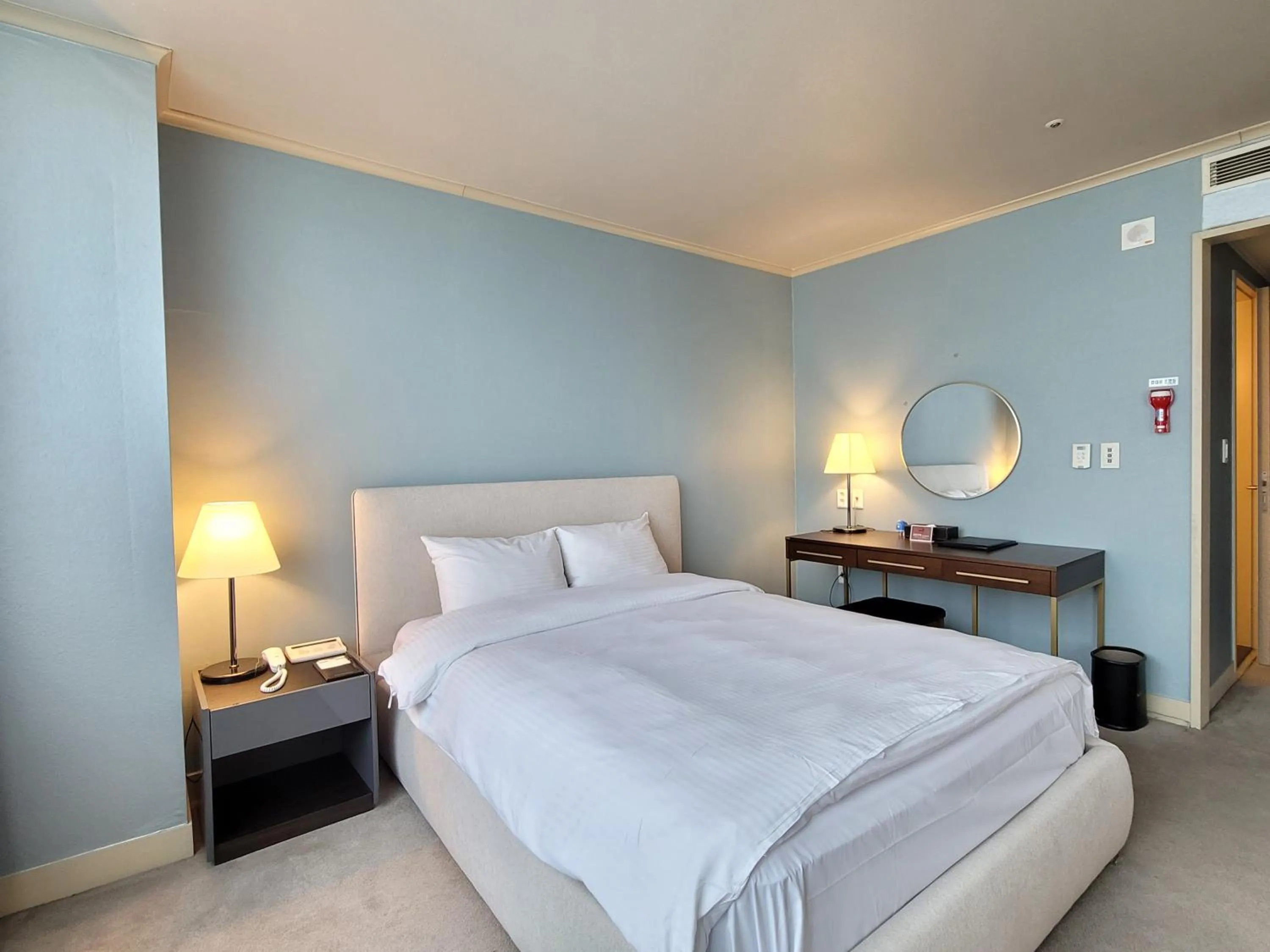 Bed in Queen Vell Hotel