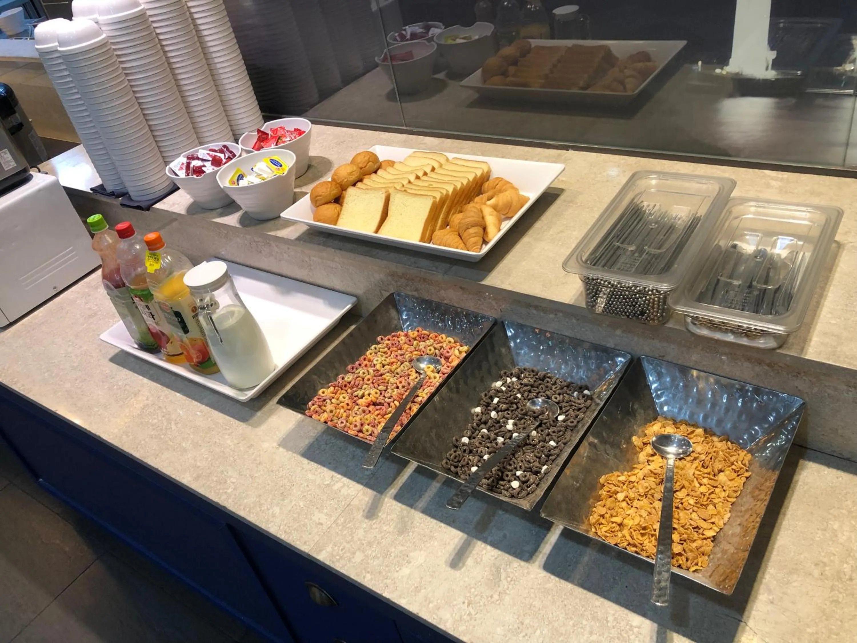 Breakfast in Queen Vell Hotel