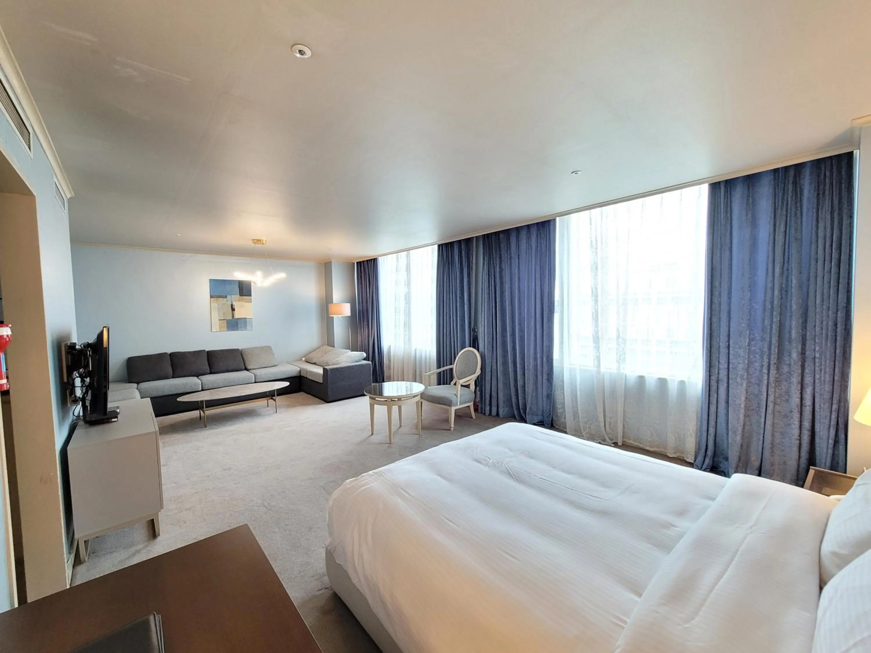 Photo of the whole room in Queen Vell Hotel