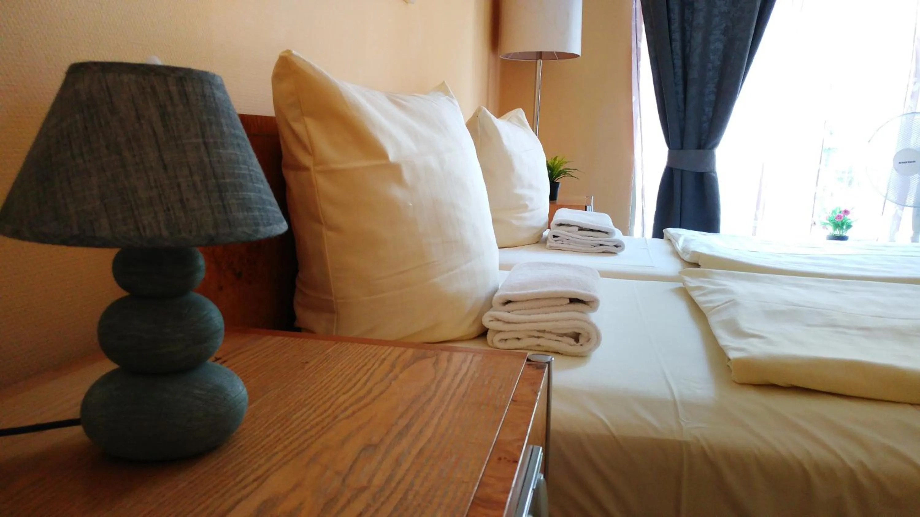 Living room, Bed in Hotel M68