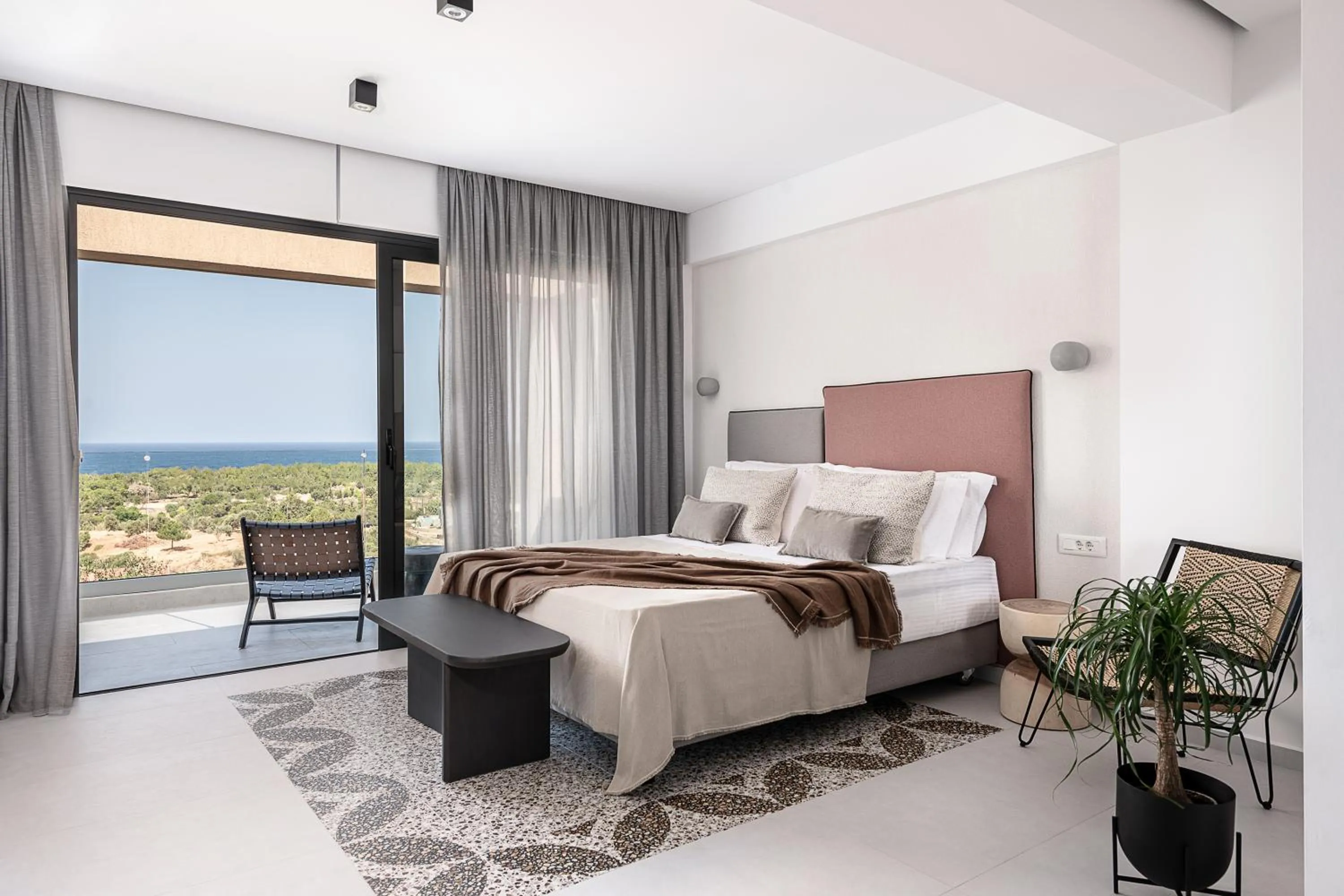 Photo of the whole room, Bed in Nuovo Luxury Suites