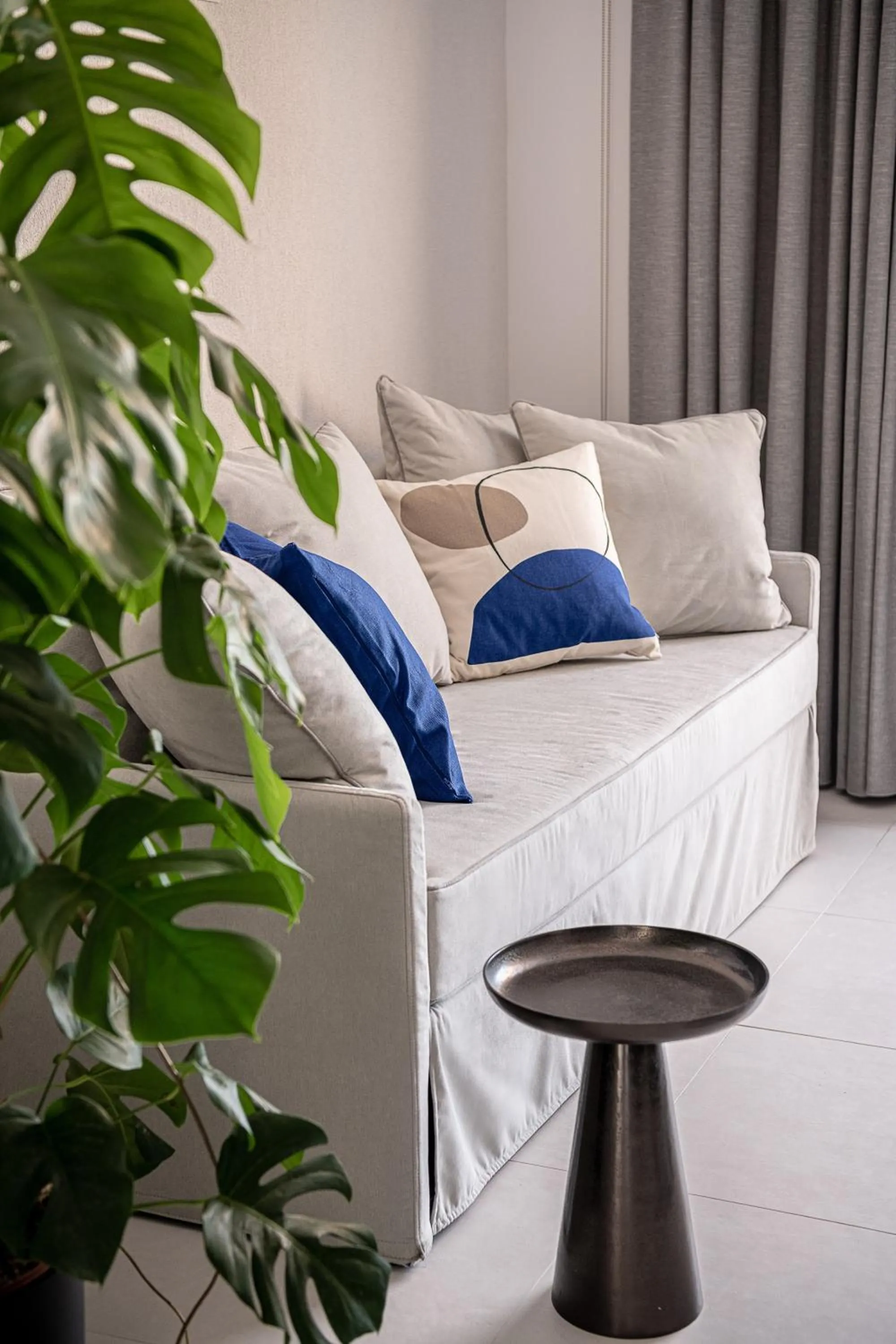 Decorative detail, Bed in Nuovo Luxury Suites