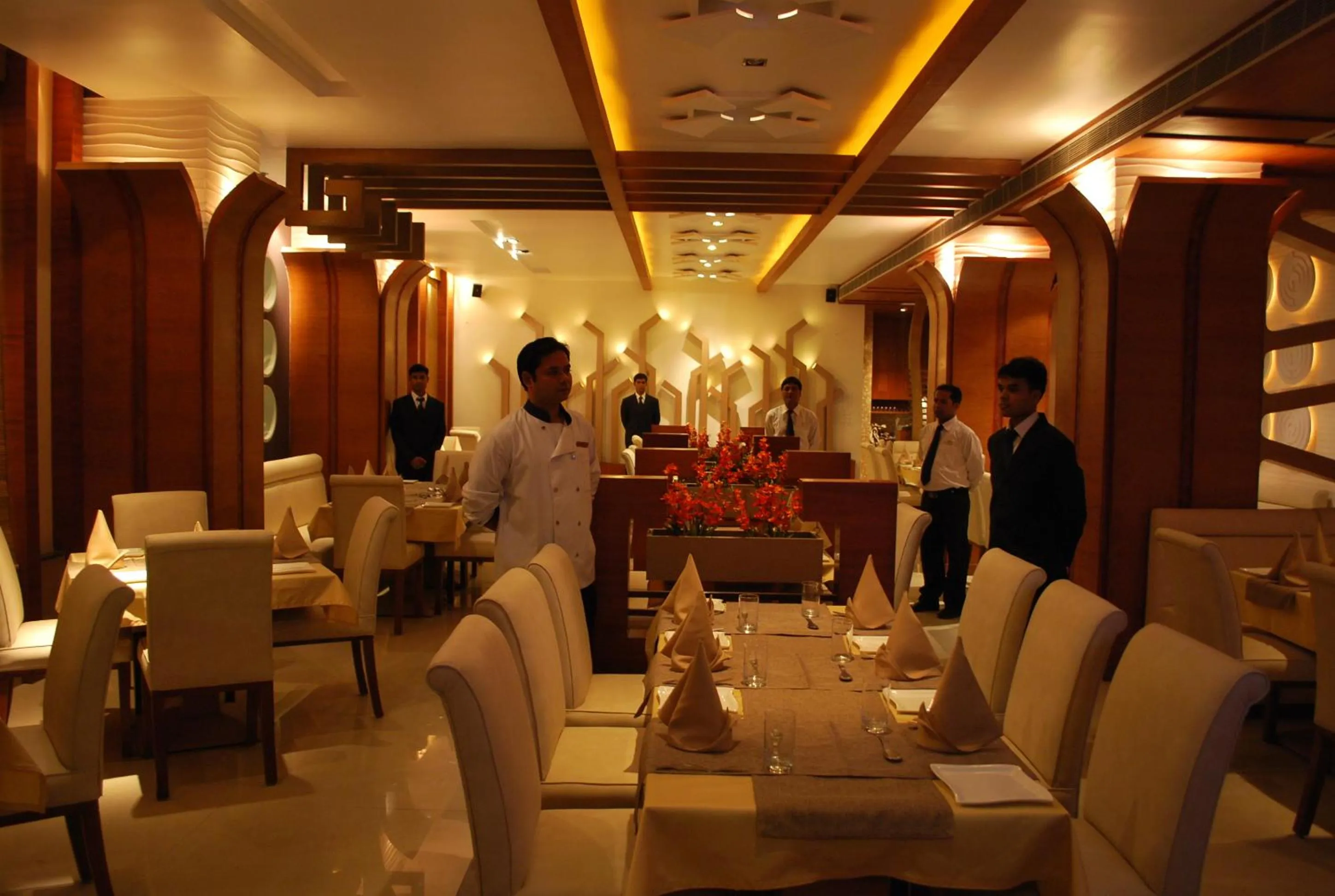 Restaurant/places to eat in Hotel Millennium