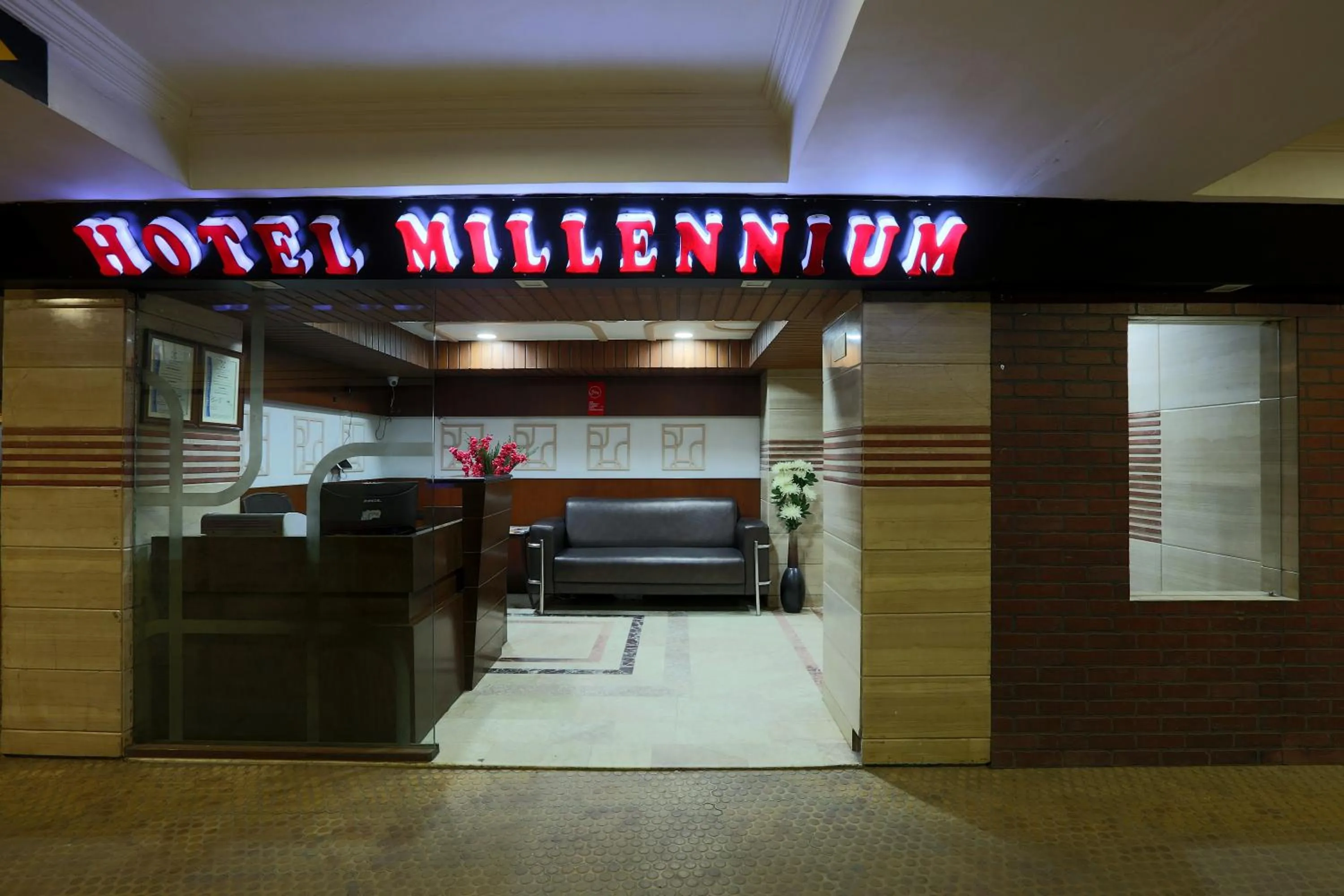 Facade/entrance in Hotel Millennium