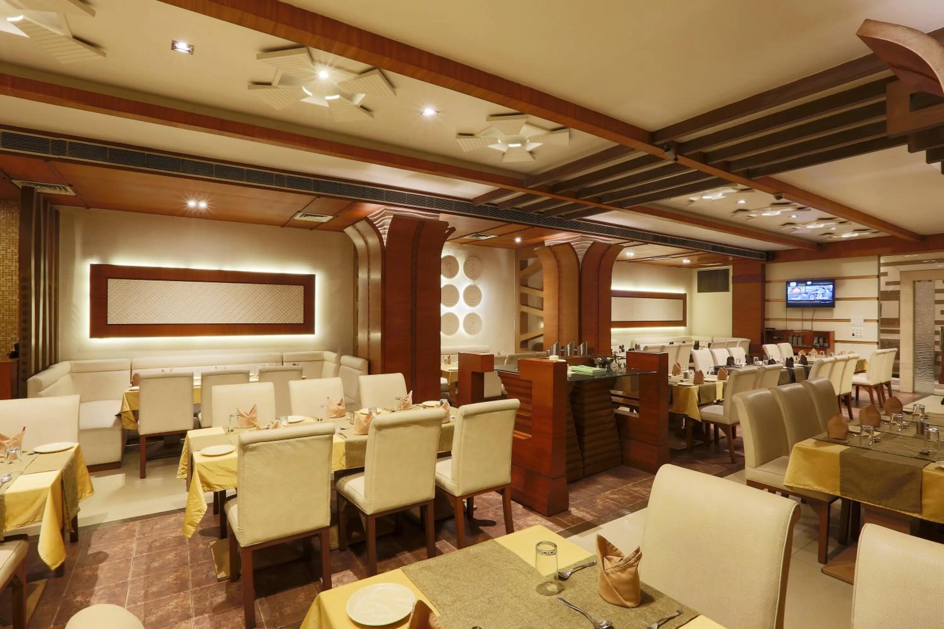 Restaurant/places to eat in Hotel Millennium