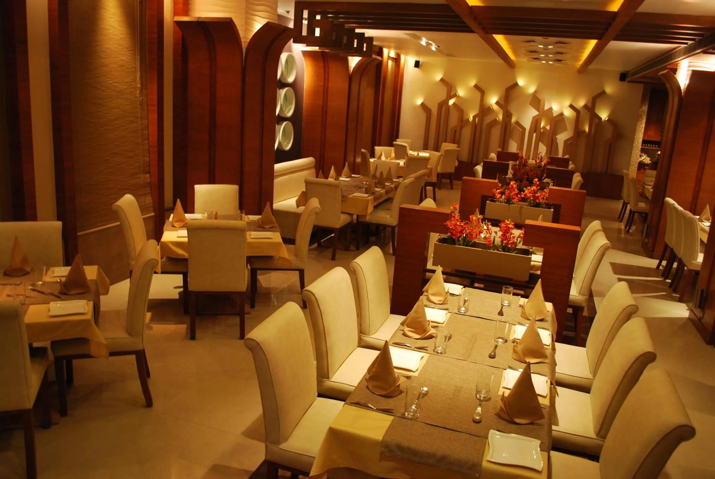 Restaurant/places to eat in Hotel Millennium