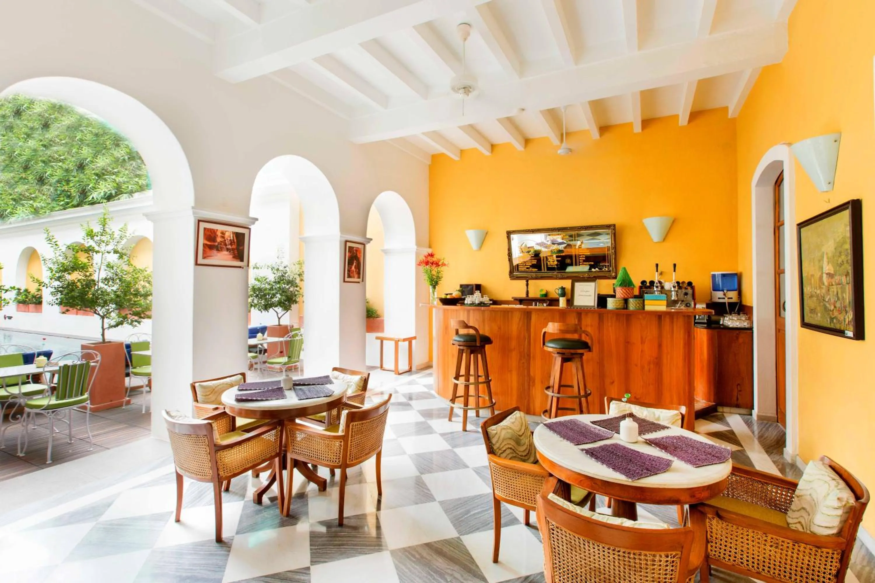 Restaurant/places to eat in Palais De Mahe - A CGH Earth Experience