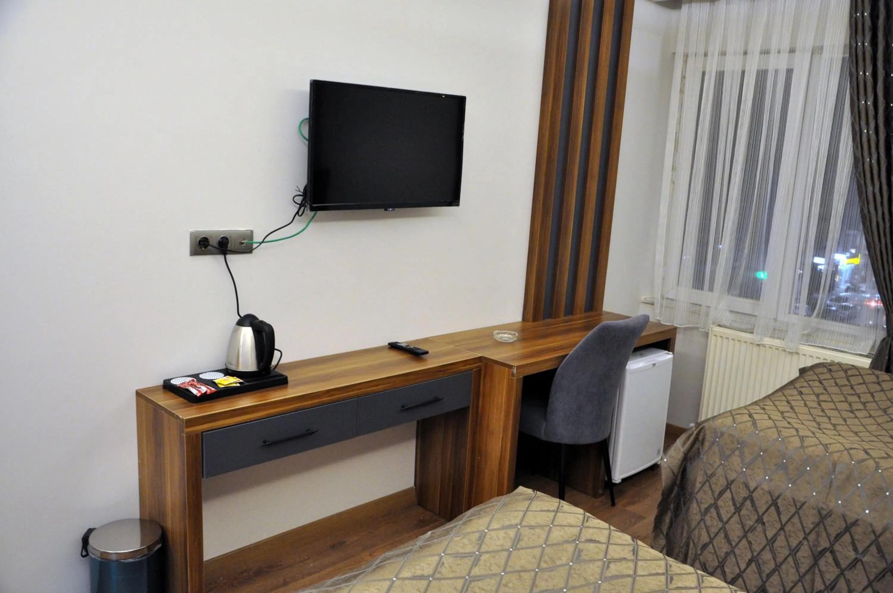 TV and multimedia, Bed in SAKA LİFE OTEL