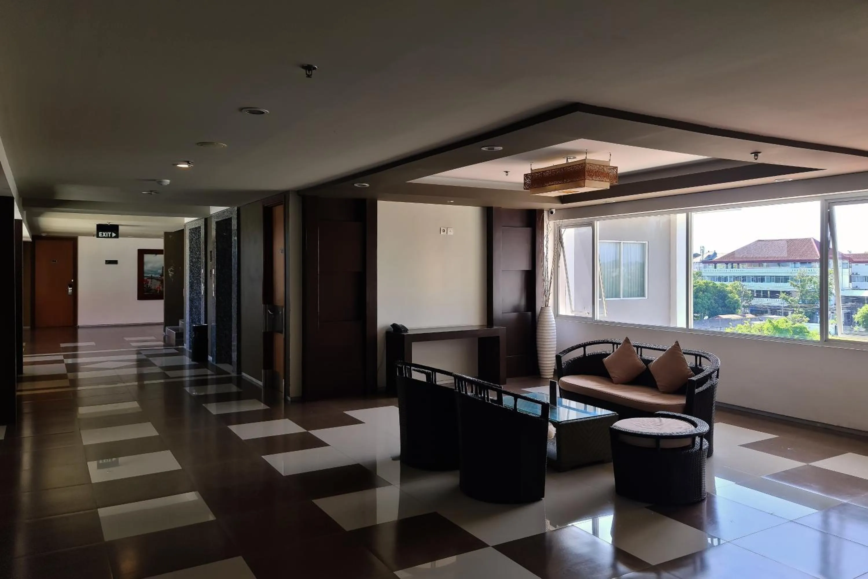 Communal lounge/ TV room in The Kana Kuta Hotel