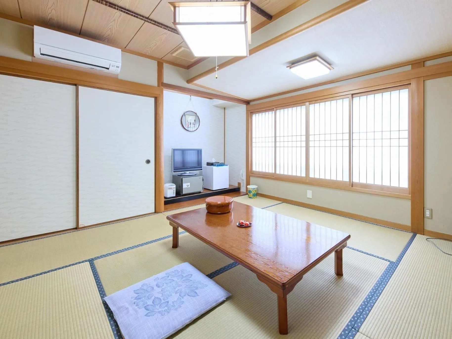 Photo of the whole room in Yodoya