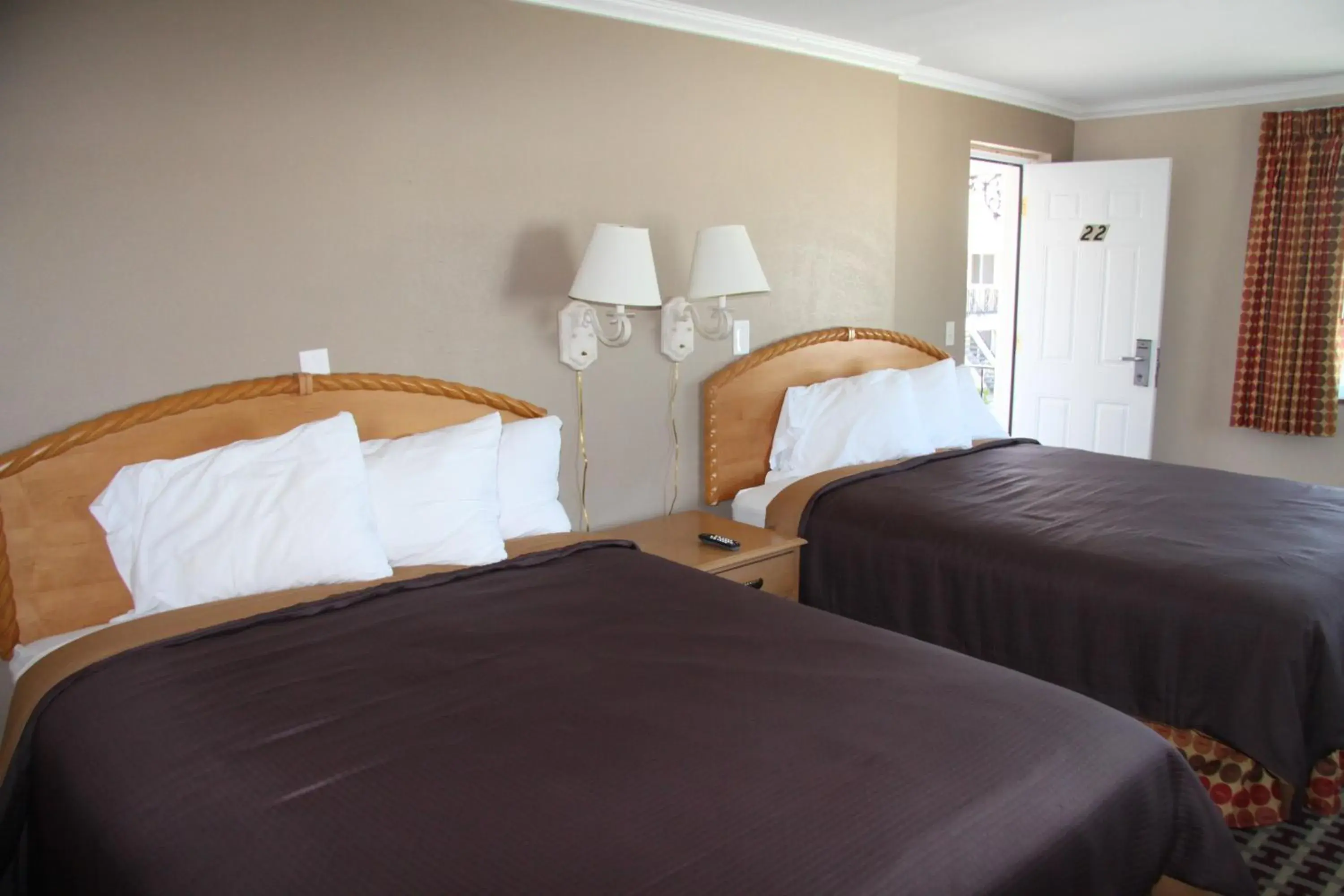 Queen Room with Two Queen Beds in Cape Cod Inn Queen Room with Two Queen Beds in Cape Cod Inn