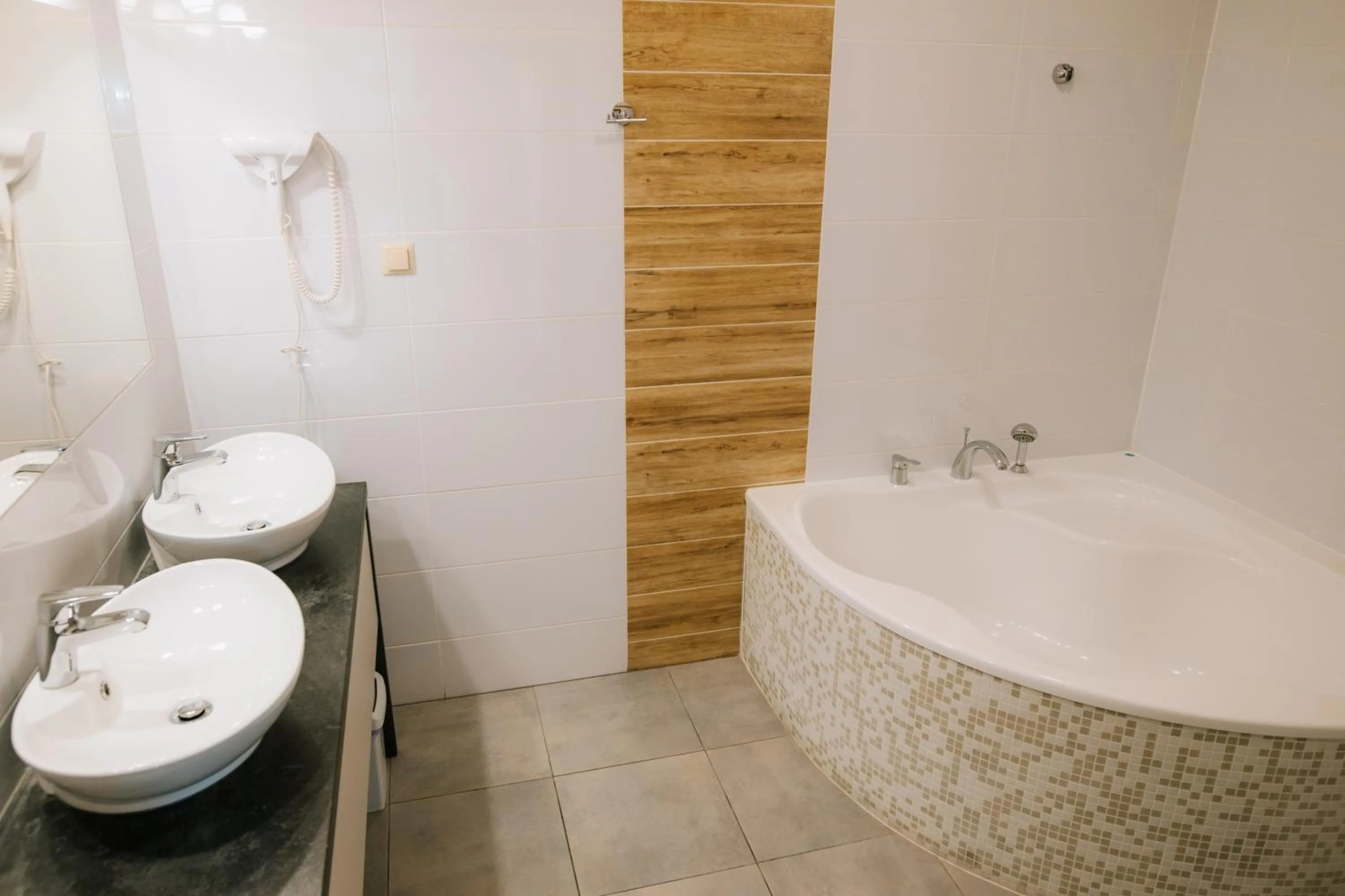 Deluxe Double Room with Bath in Kasztelan
