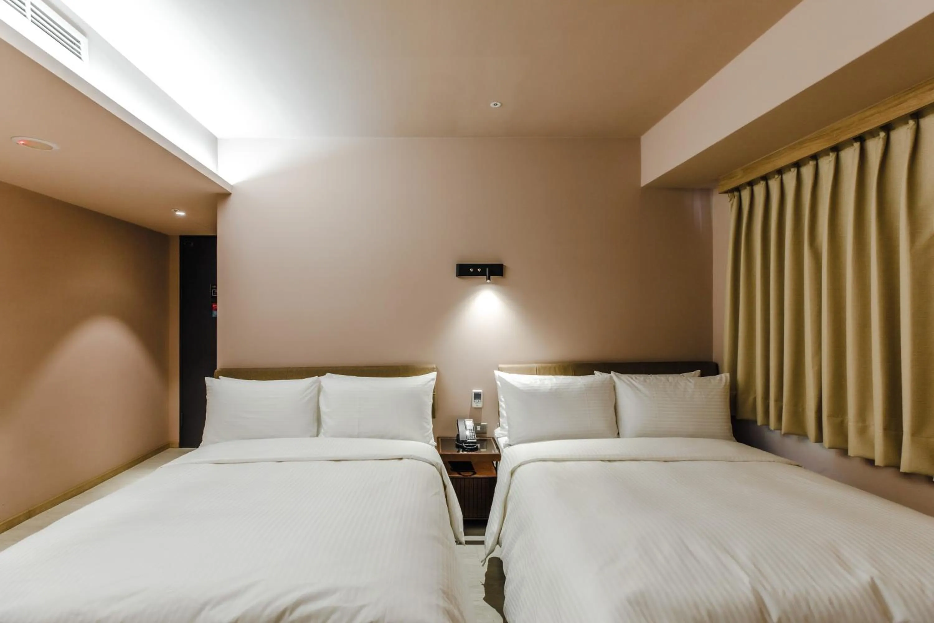 Photo of the whole room, Bed in Inns Hotel