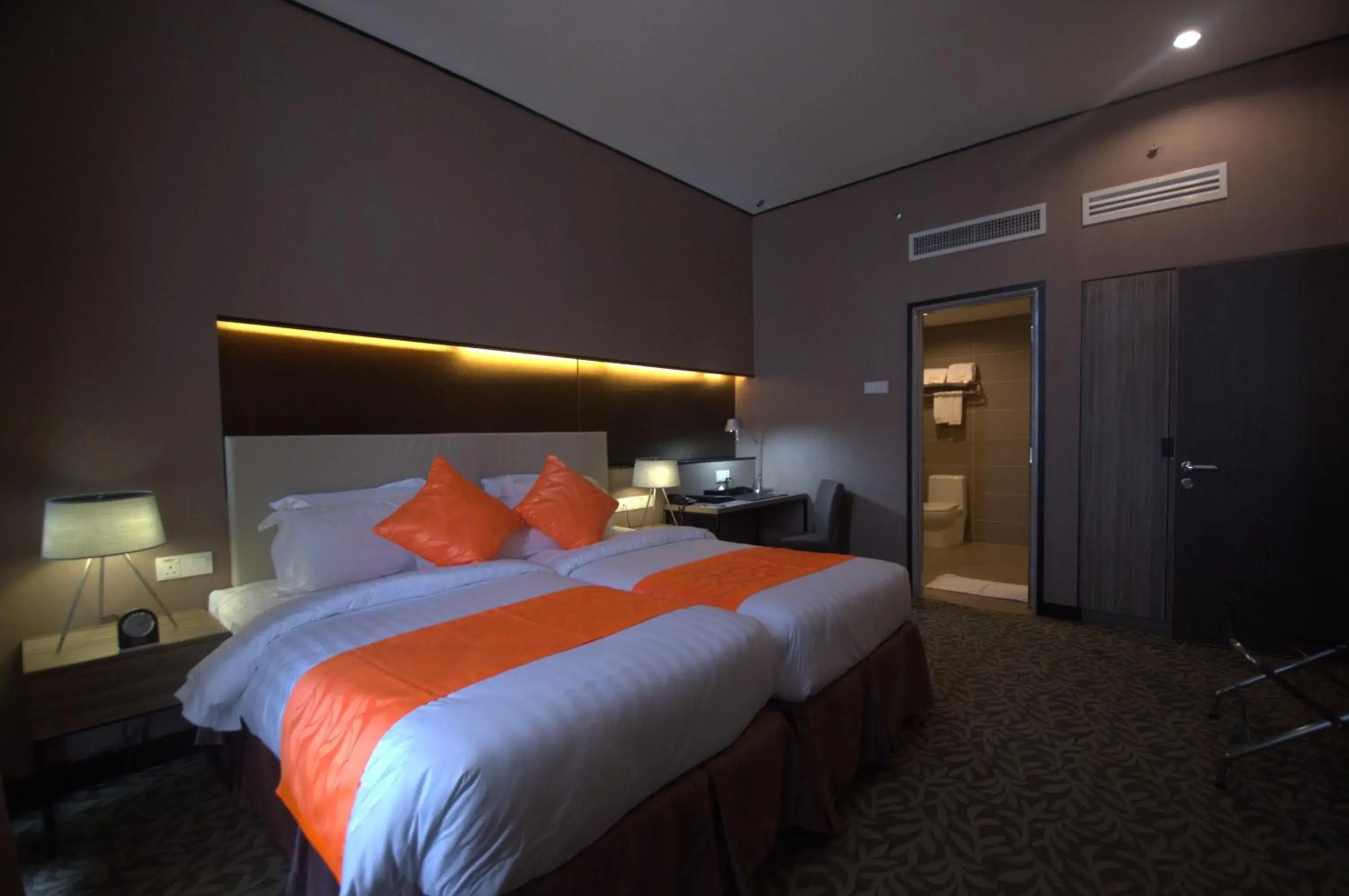 Business facilities, Bed in Grand Alora Hotel Business facilities, Bed in Grand Alora Hotel