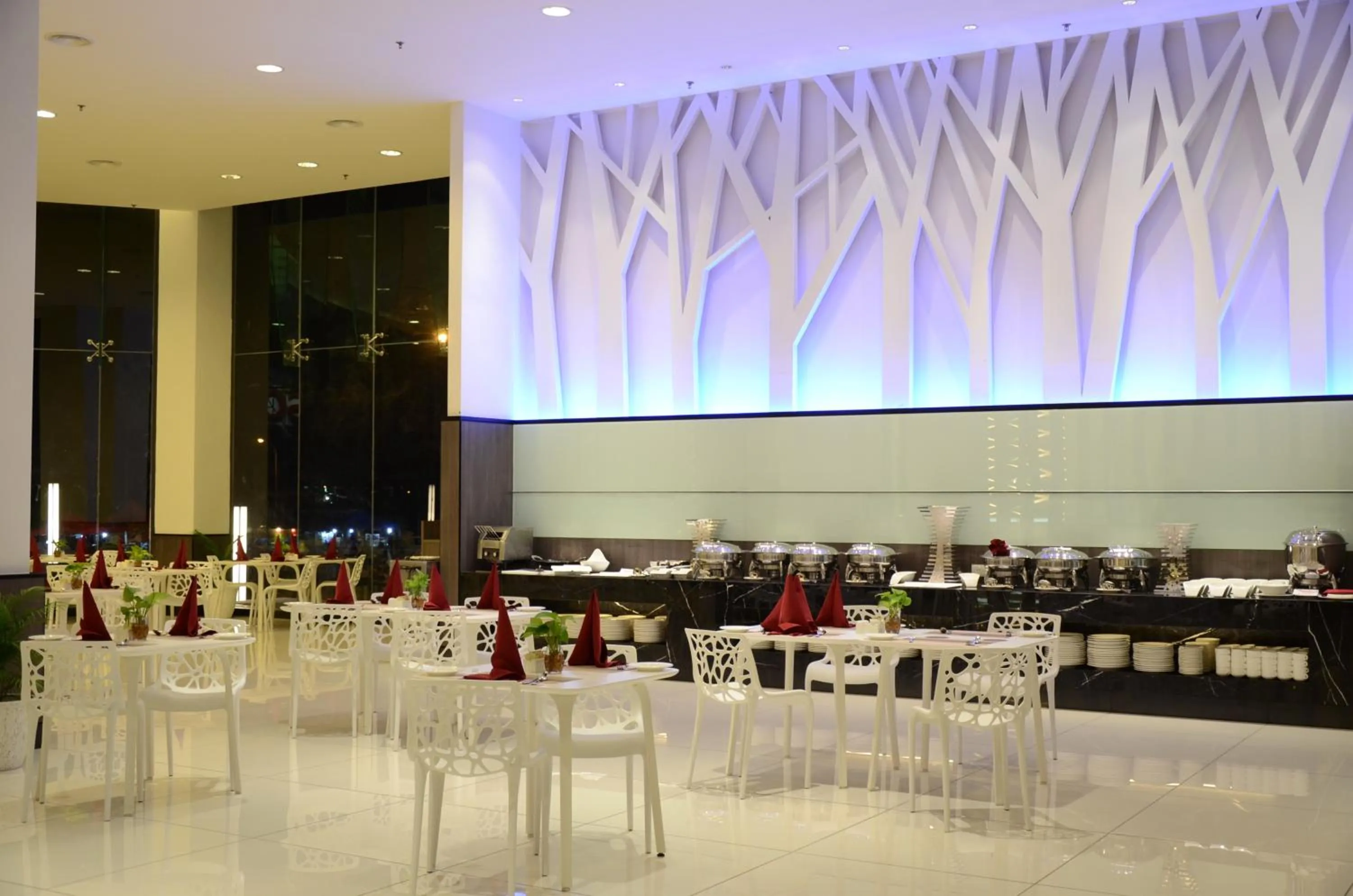Restaurant/places to eat in Grand Alora Hotel