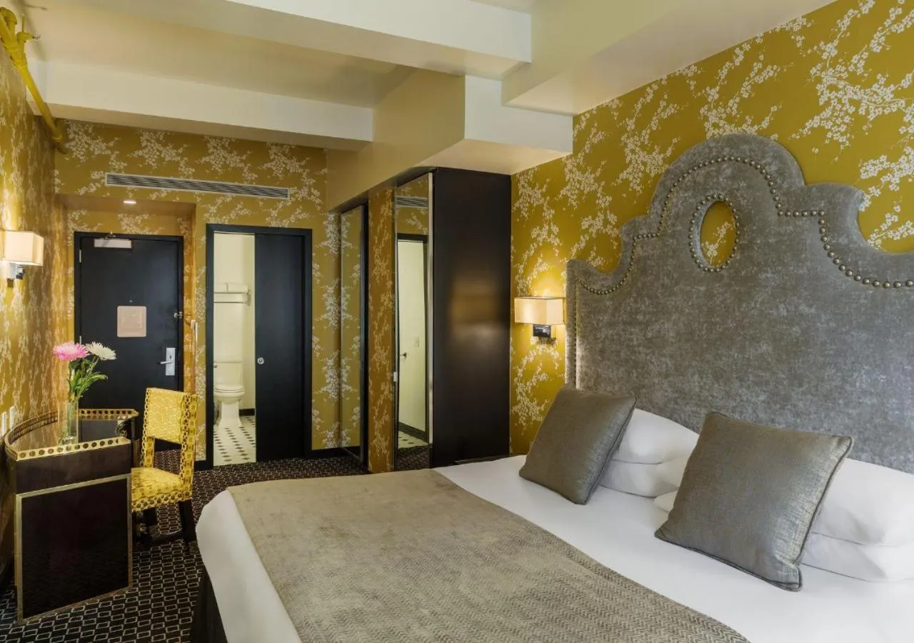 Photo of the whole room in 45 Times Square Hotel