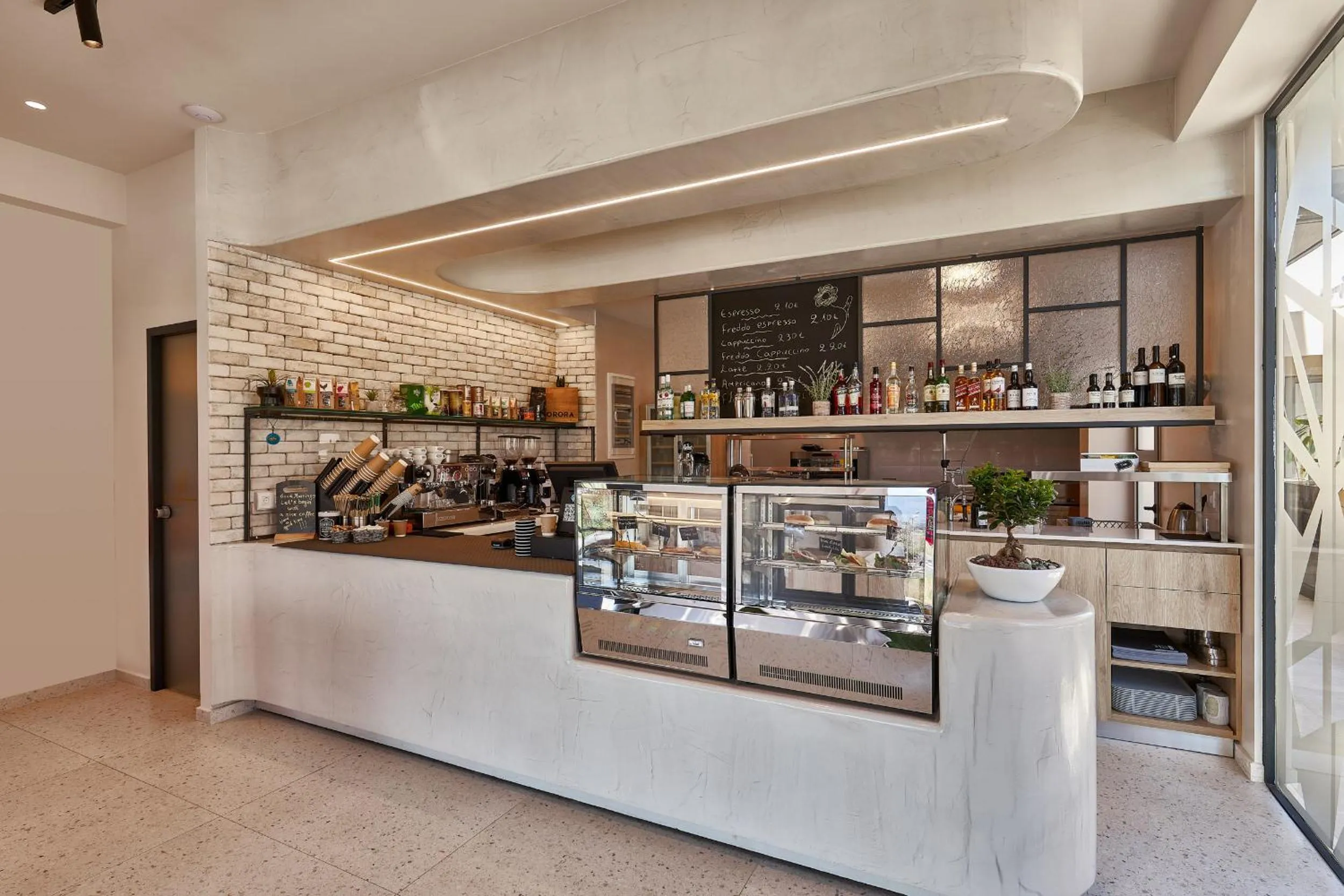 Restaurant/places to eat in Stay 365 Heraklion Apart Hotel