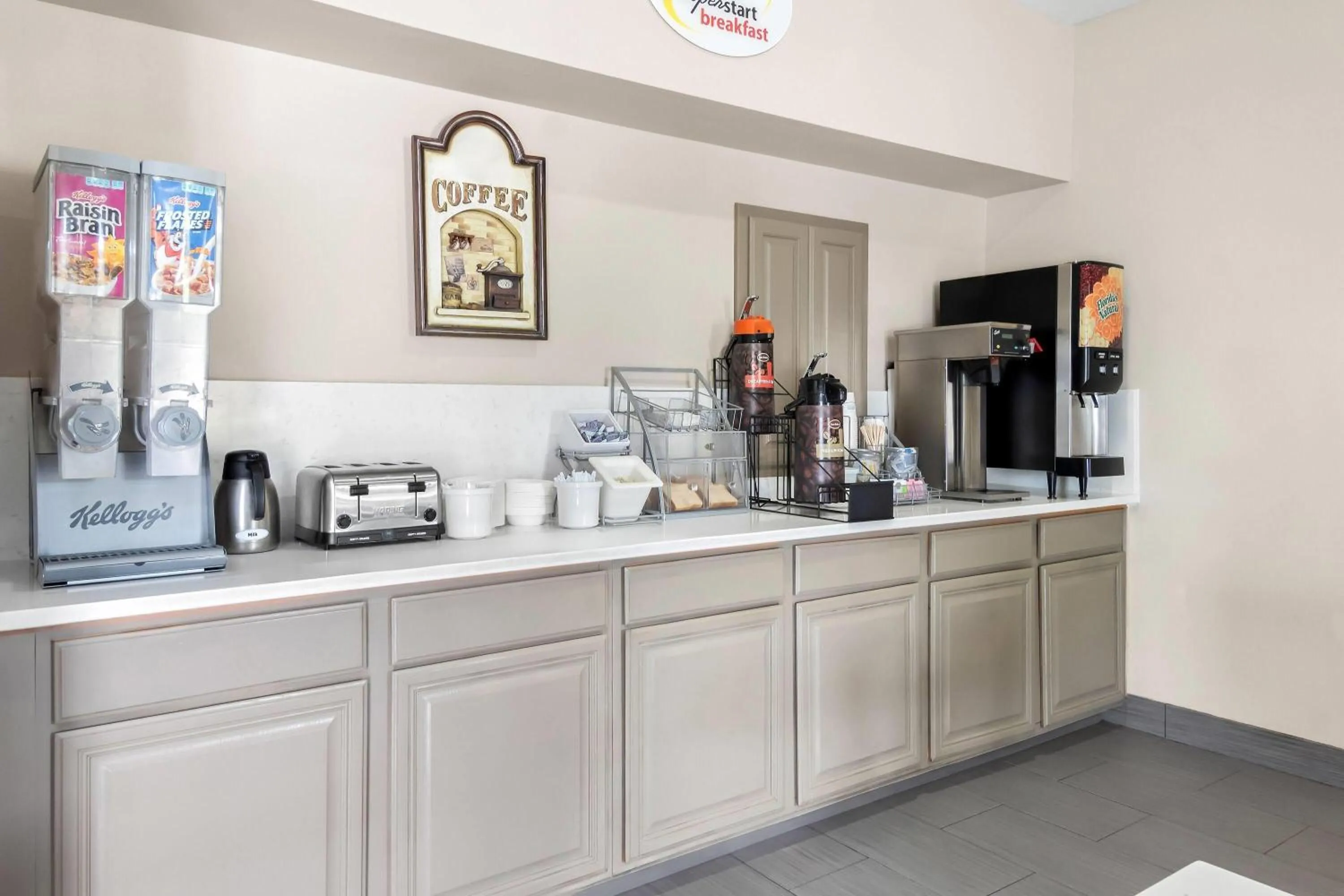 Restaurant/places to eat in Super 8 by Wyndham Fort Worth Stockyards