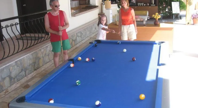 Billiard in MG Moms Hotel