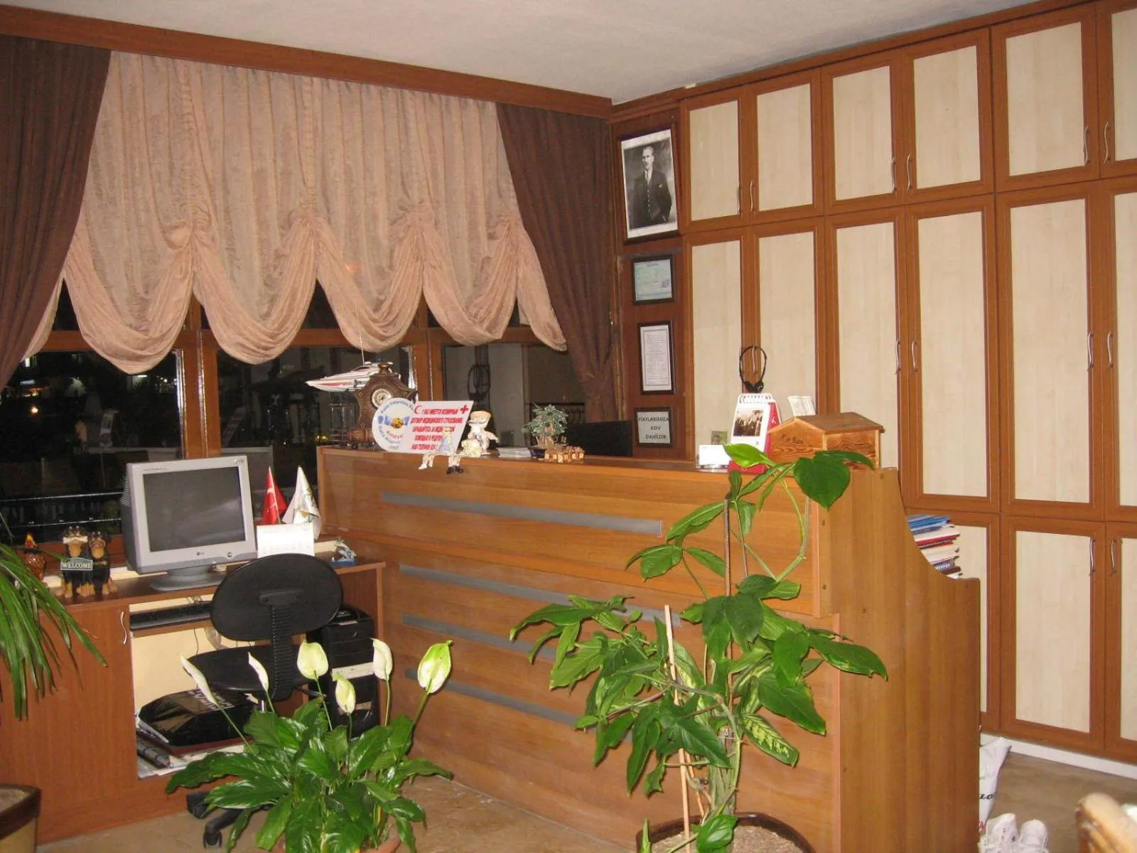 Lobby or reception in MG Moms Hotel