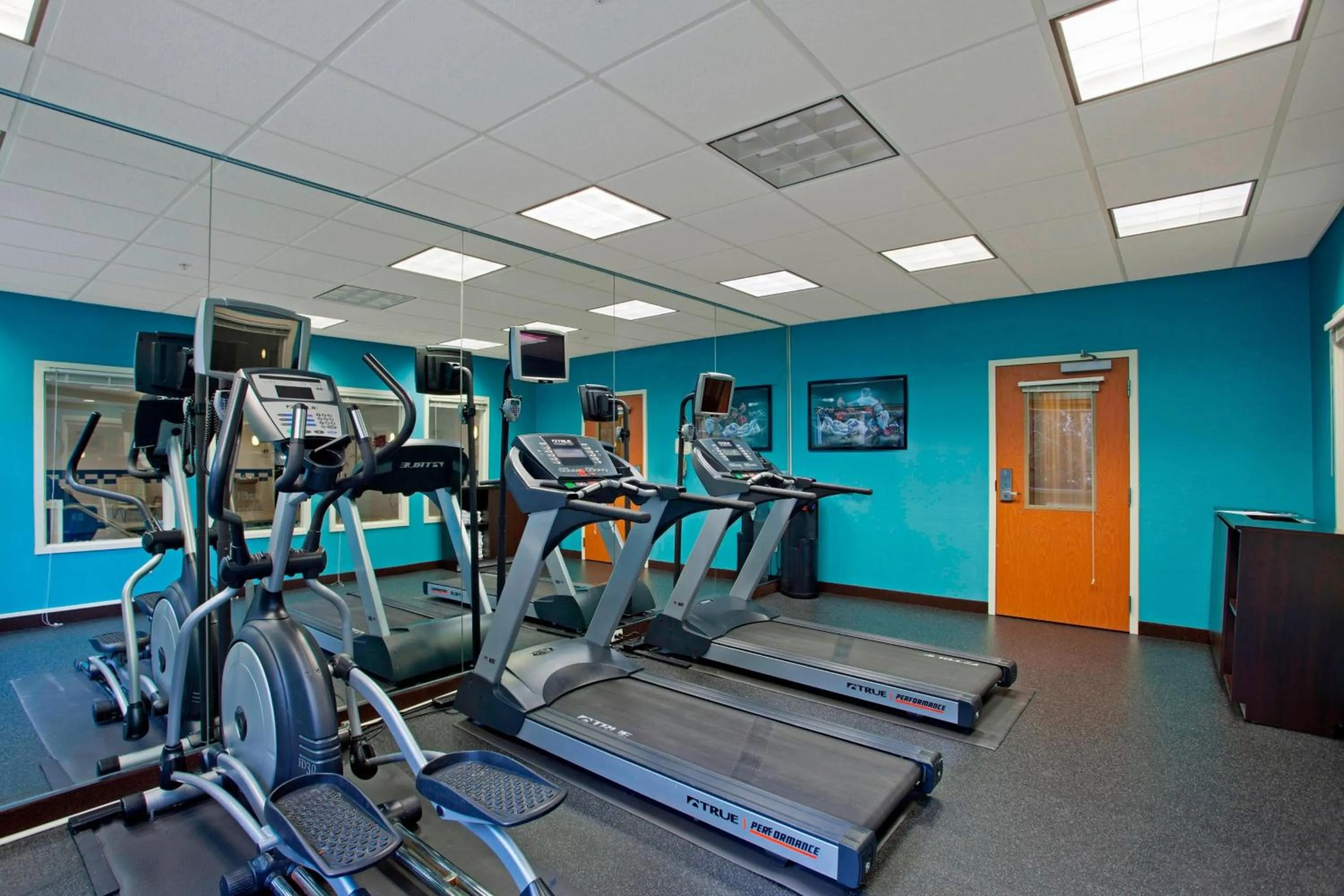 Fitness centre/facilities in Fairfield Inn & Suites by Marriott Detroit Metro Airport Romulus