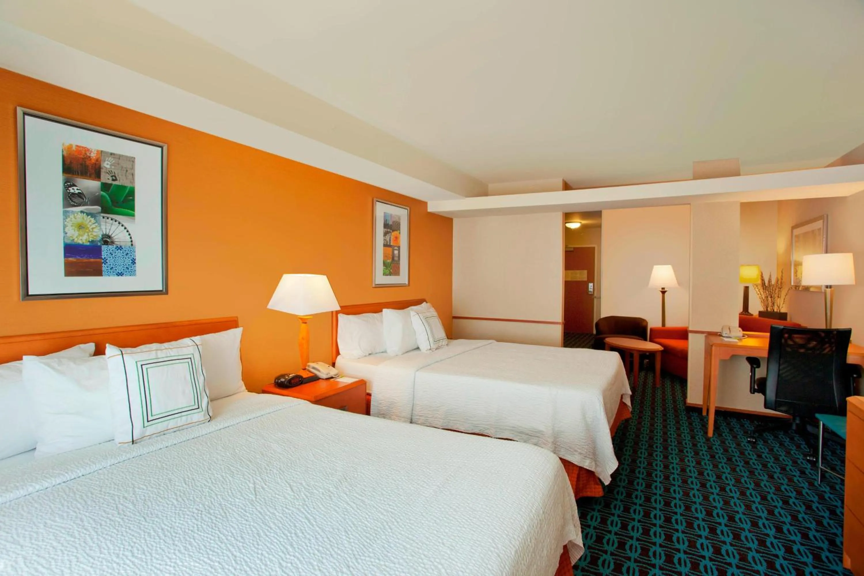 Photo of the whole room, Bed in Fairfield Inn & Suites by Marriott Detroit Metro Airport Romulus