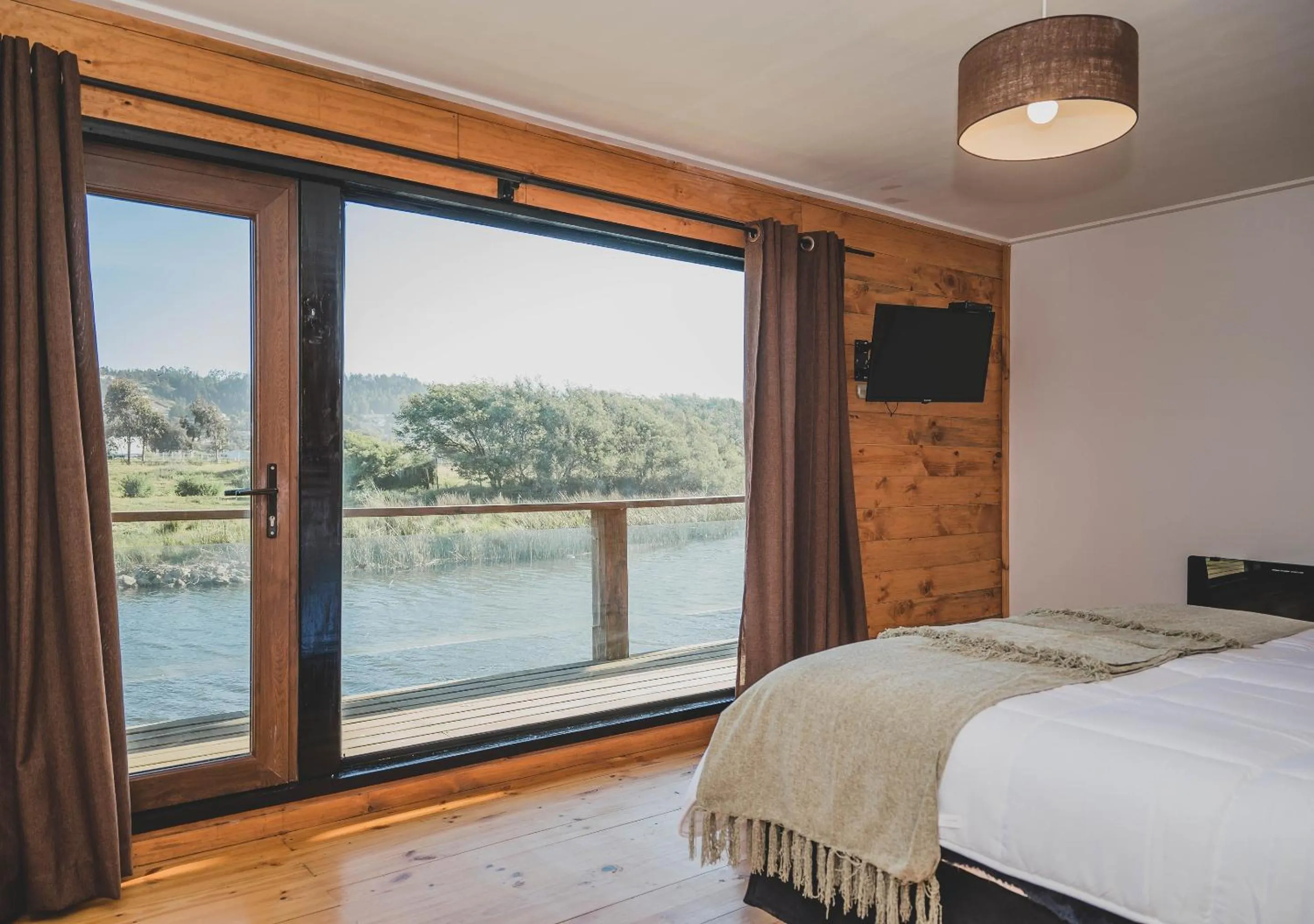 River view, Bed in Hotel Puerto Madera