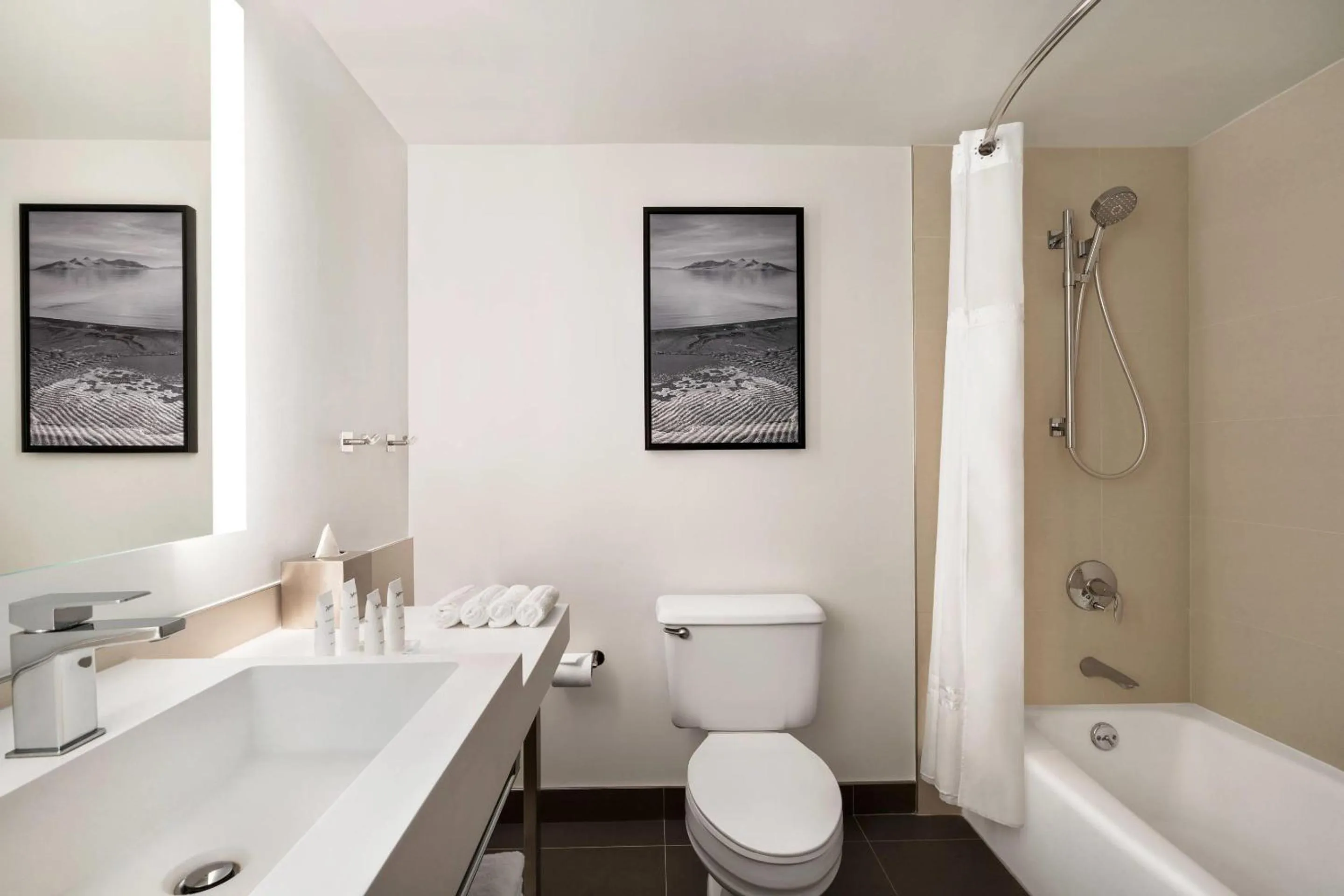 Bedroom in Radisson Hotel Salt Lake City Downtown