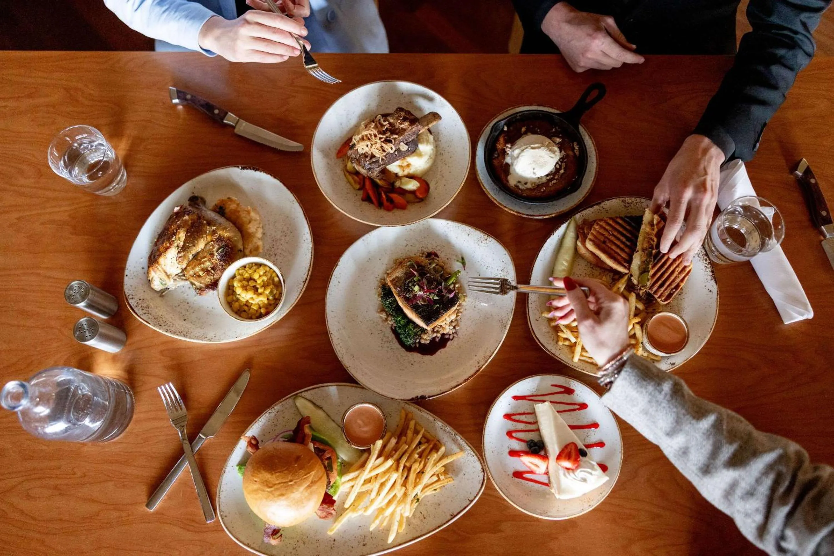 Restaurant/places to eat in Radisson Hotel Salt Lake City Downtown