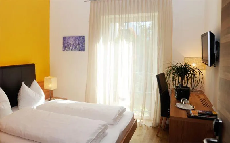 Photo of the whole room, Bed in Apparthotel Gartenresidence Nalserhof