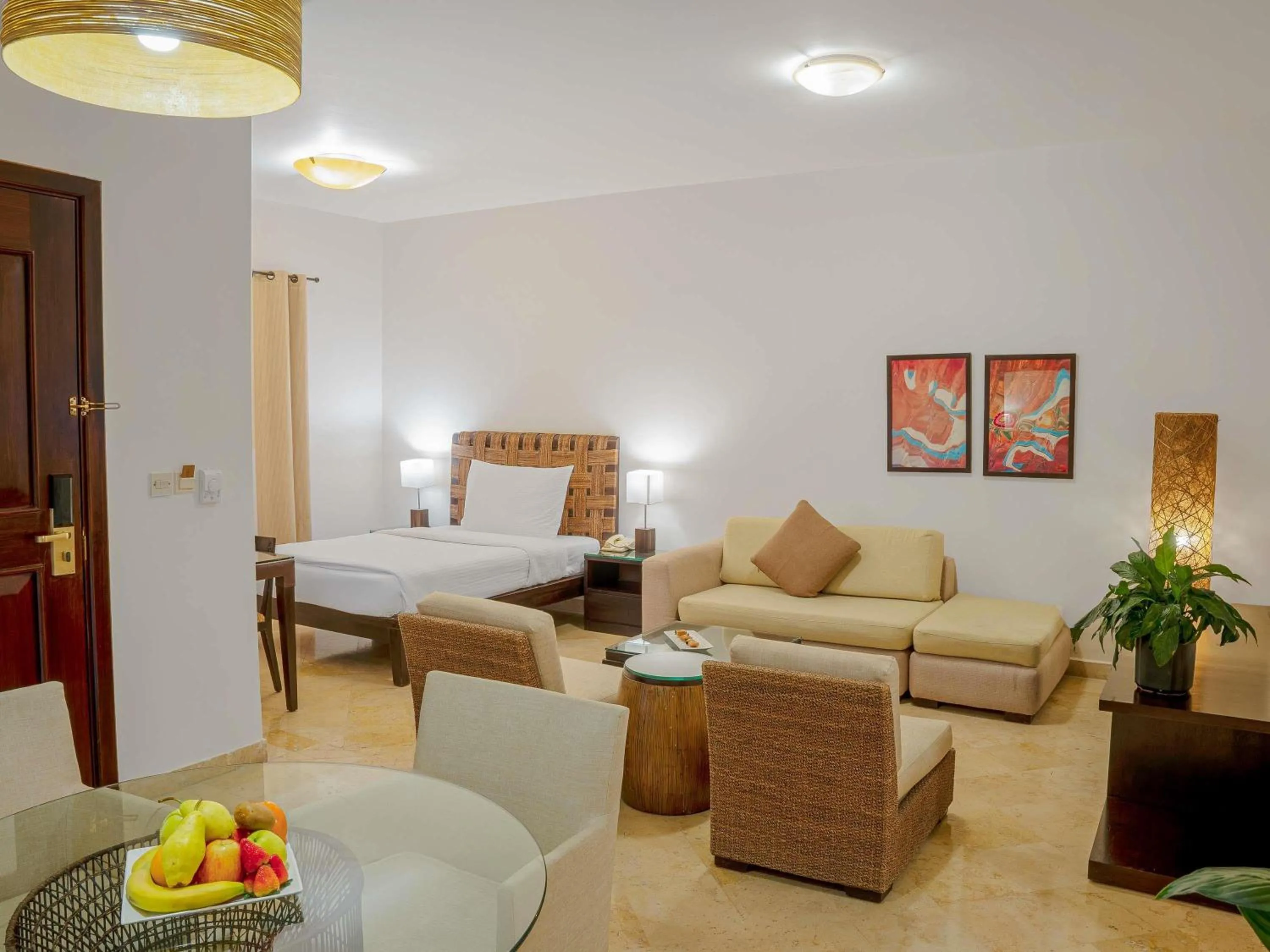 Bedroom, Bed in Mövenpick Resort & Residences Aqaba