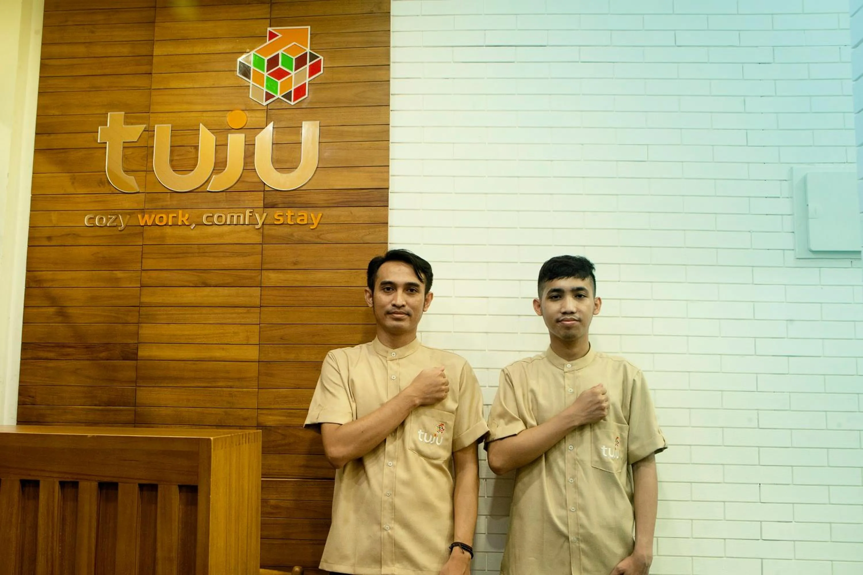 Staff in Tuju Arteri Pods
