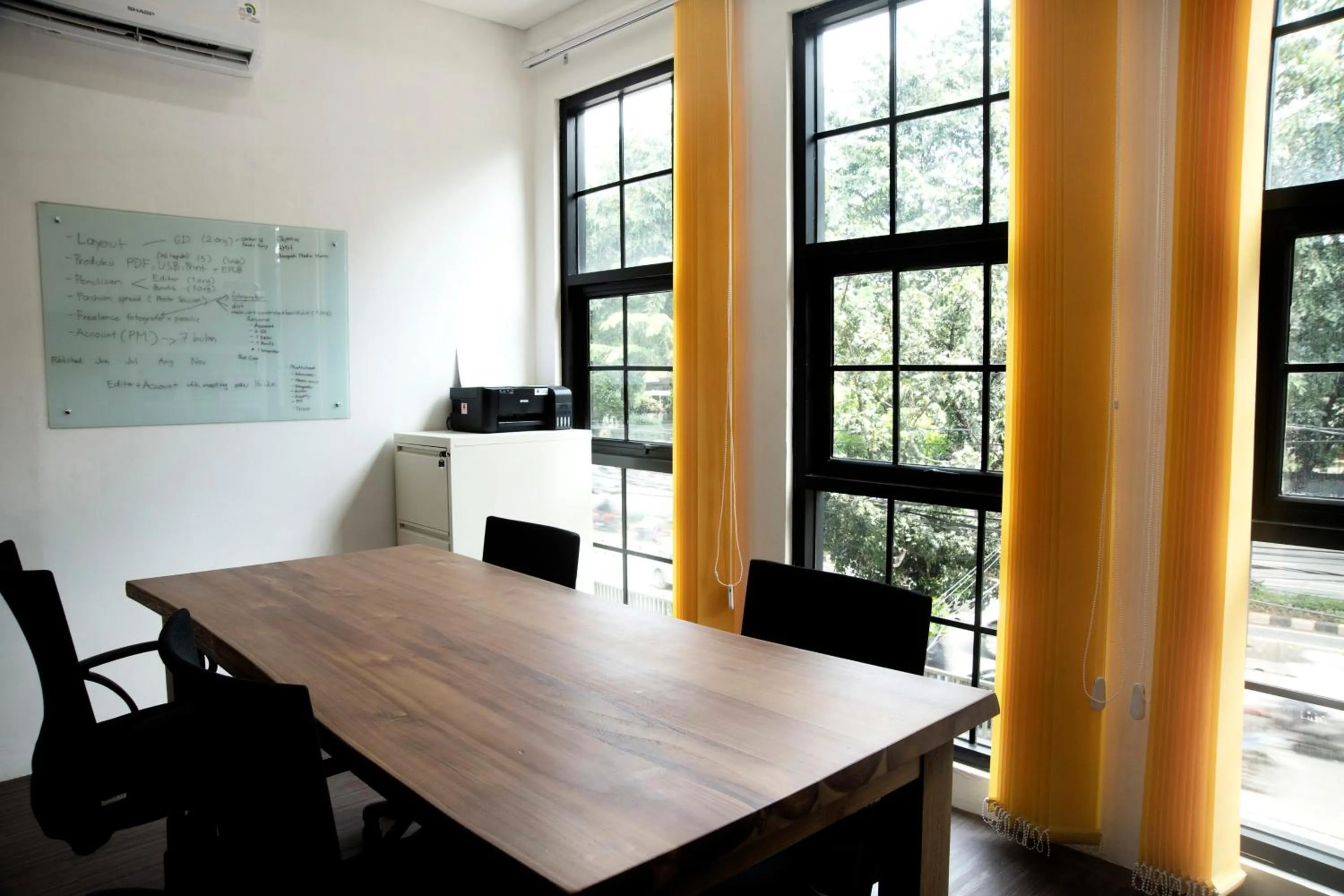 Meeting/conference room in Tuju Arteri Pods