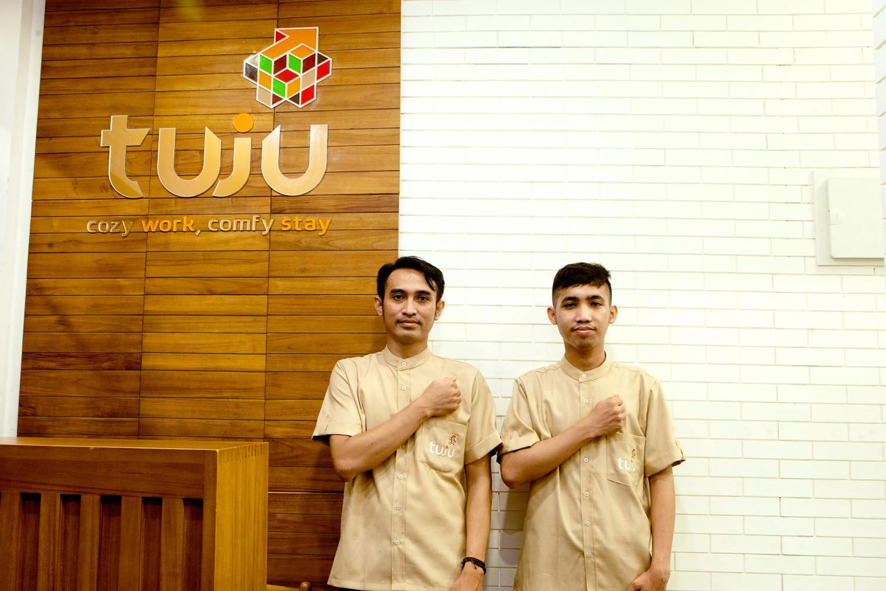 Staff in Tuju Arteri Pods