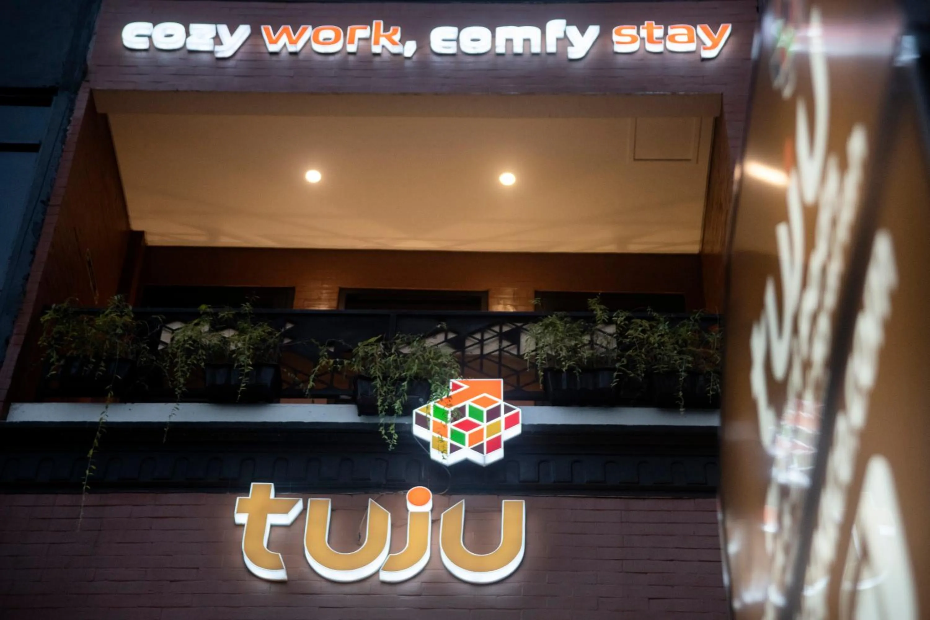 Property building in Tuju Arteri Pods