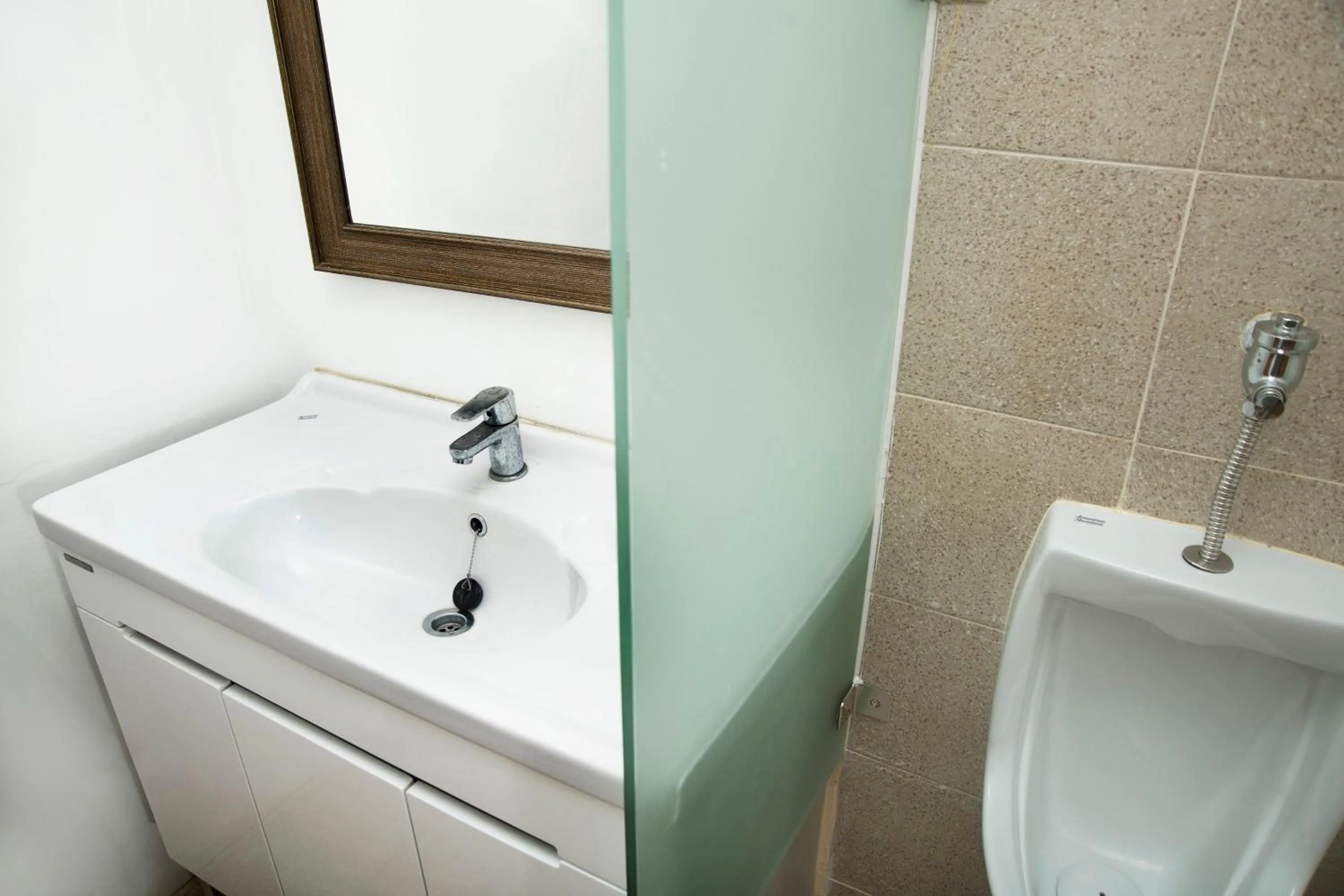 Bathroom in Tuju Arteri Pods